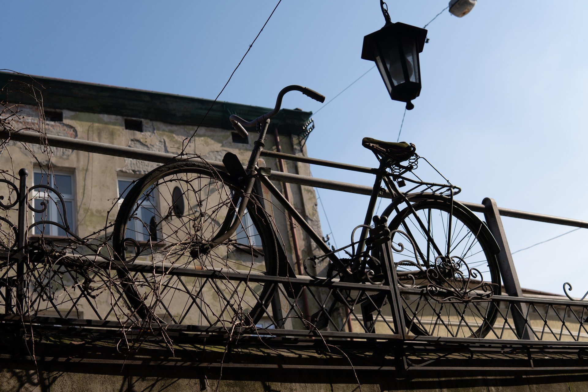 black and white bed linen