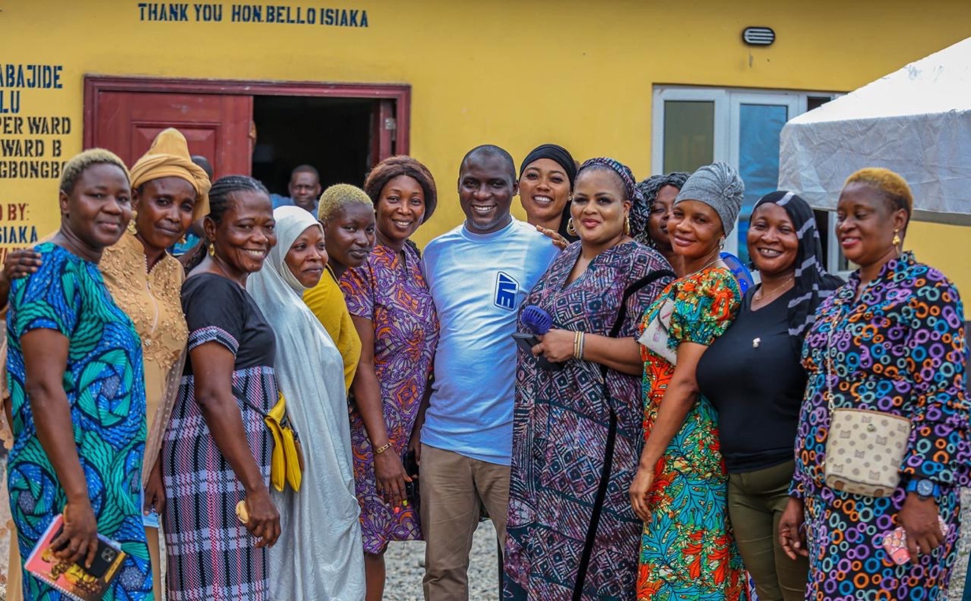 gray computer monitor