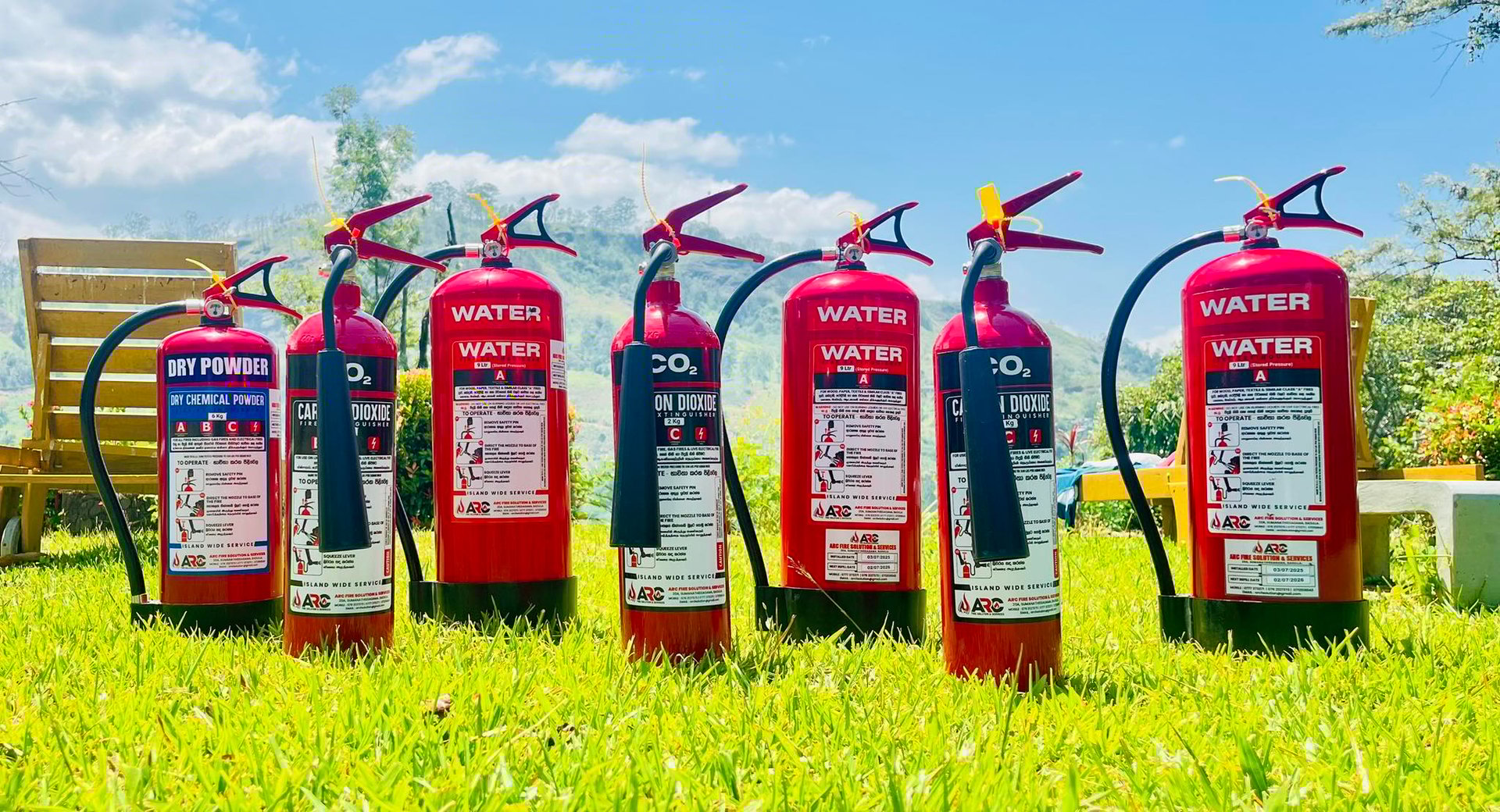 gray computer monitor