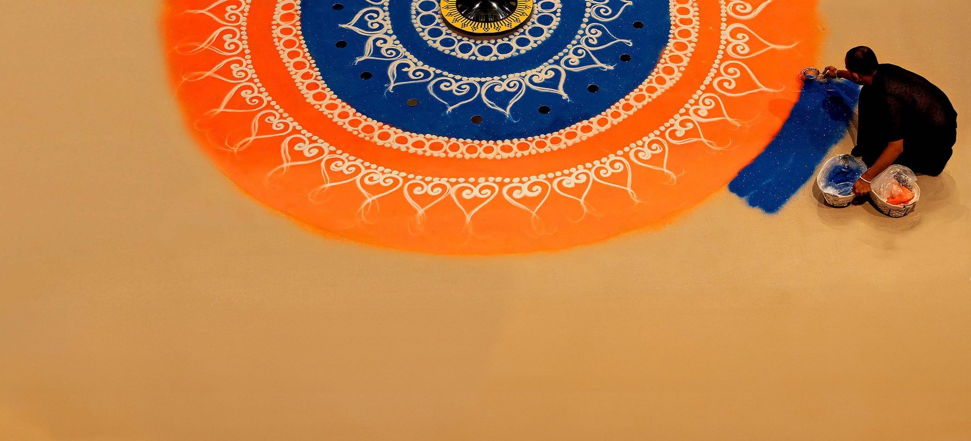 black and white bed linen