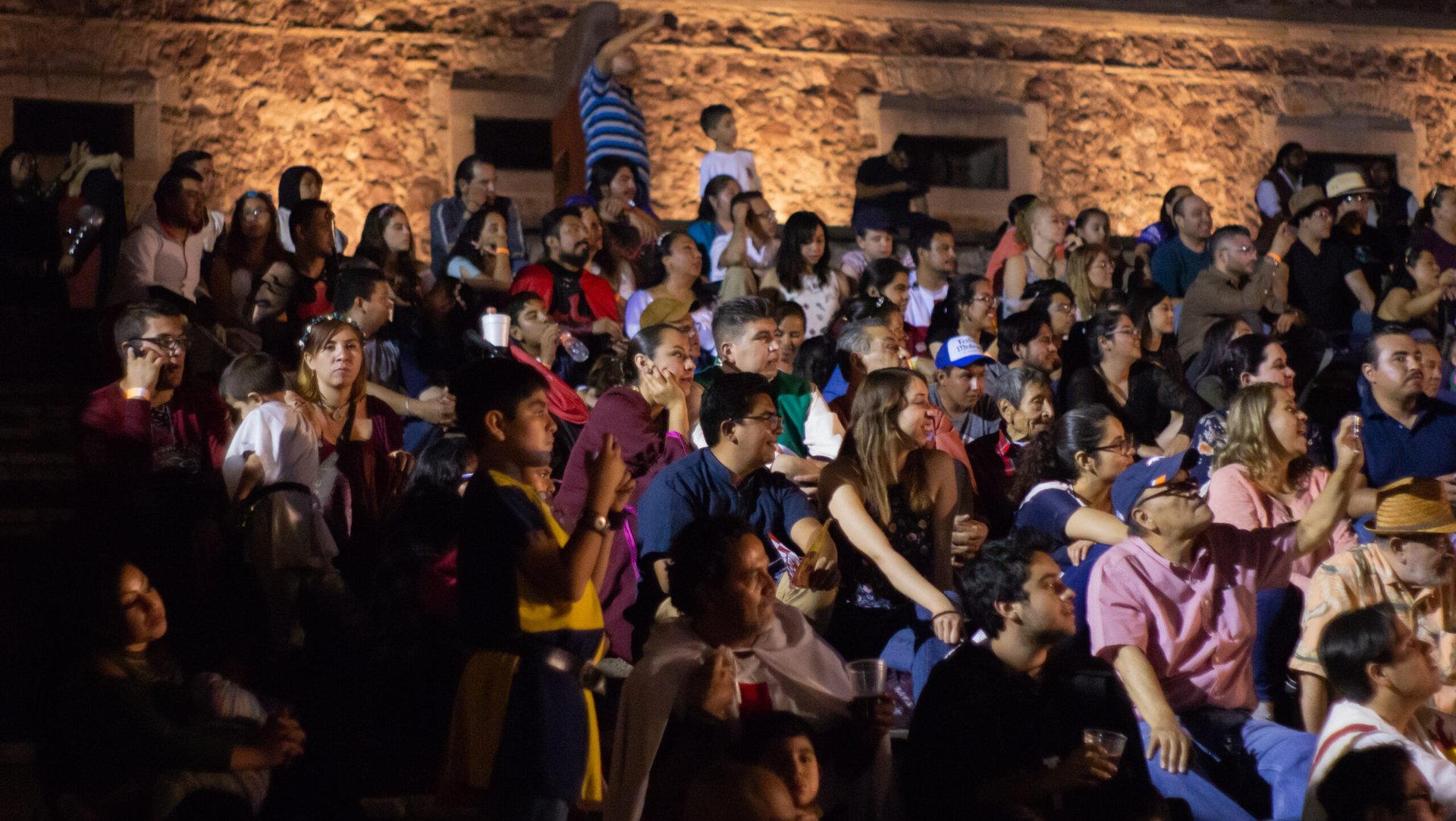 gray computer monitor