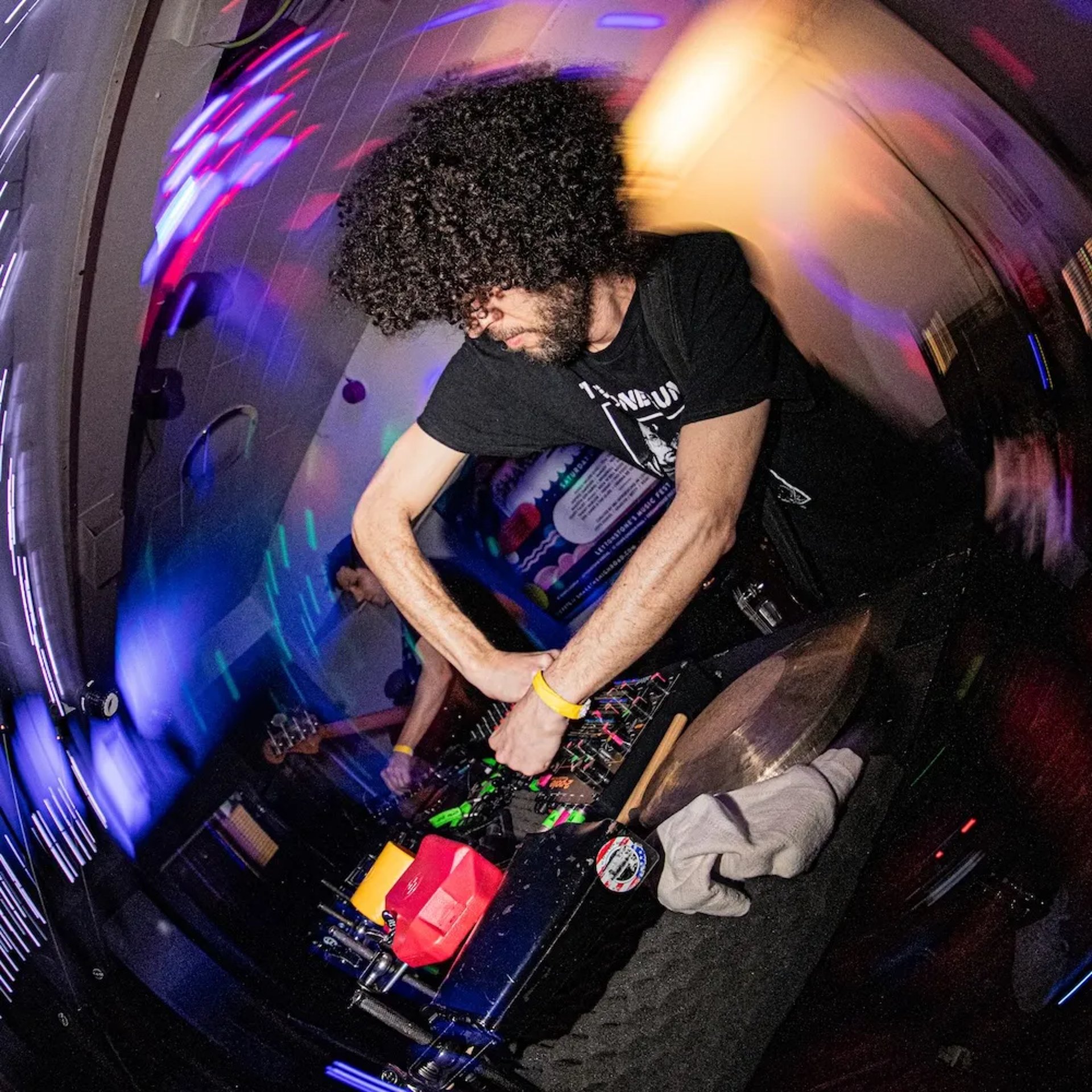 gray computer monitor