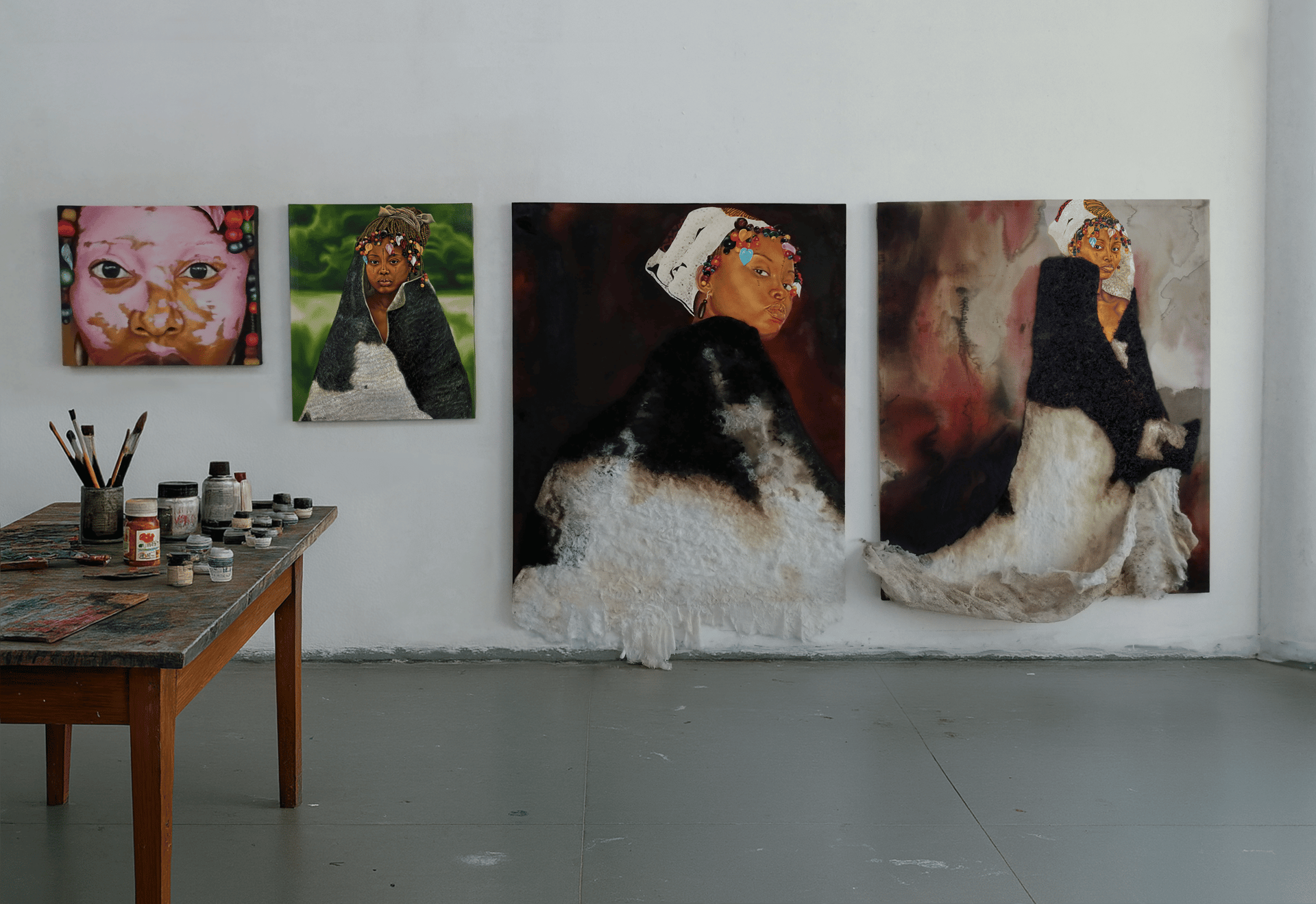 gray computer monitor