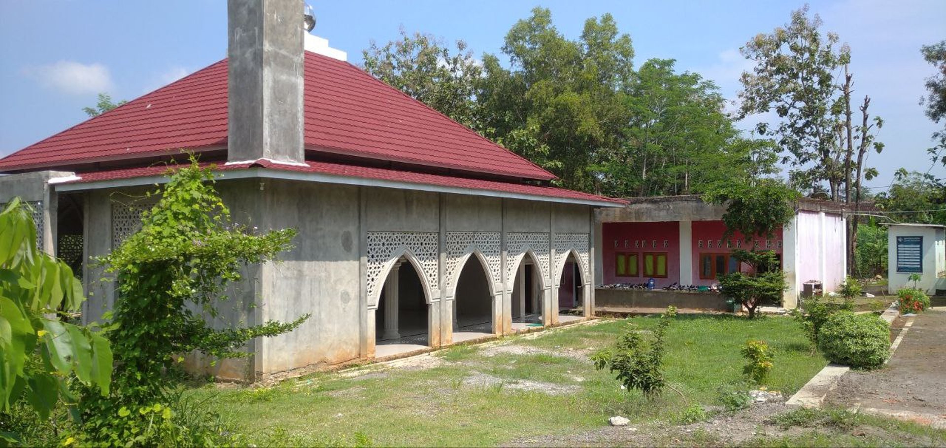 black and brown leather padded tub sofa