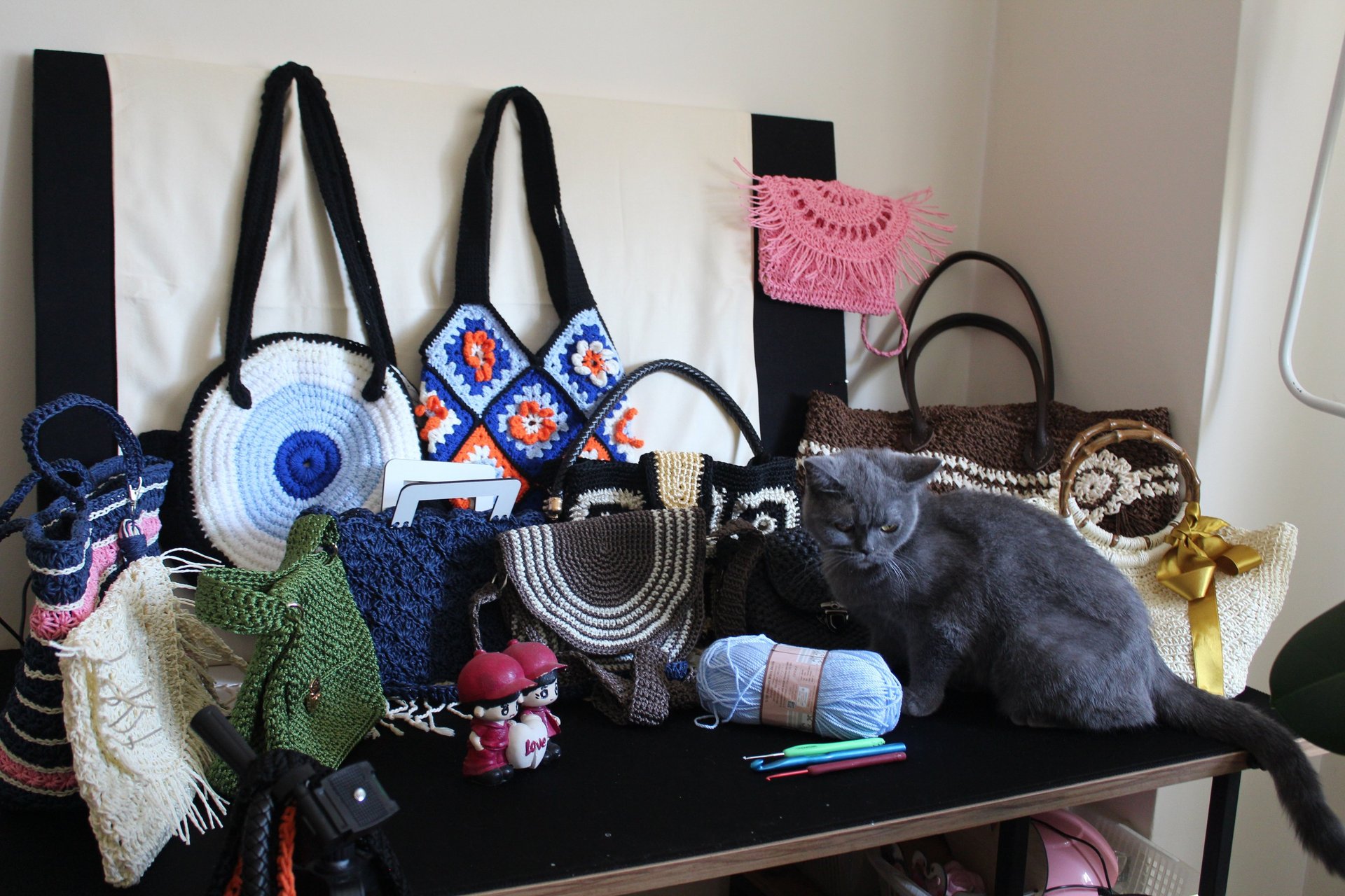 black and white bed linen