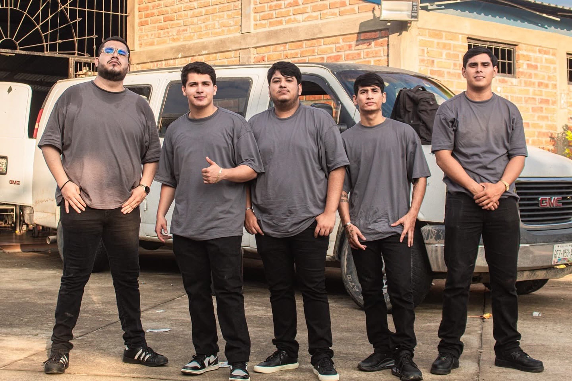 gray computer monitor