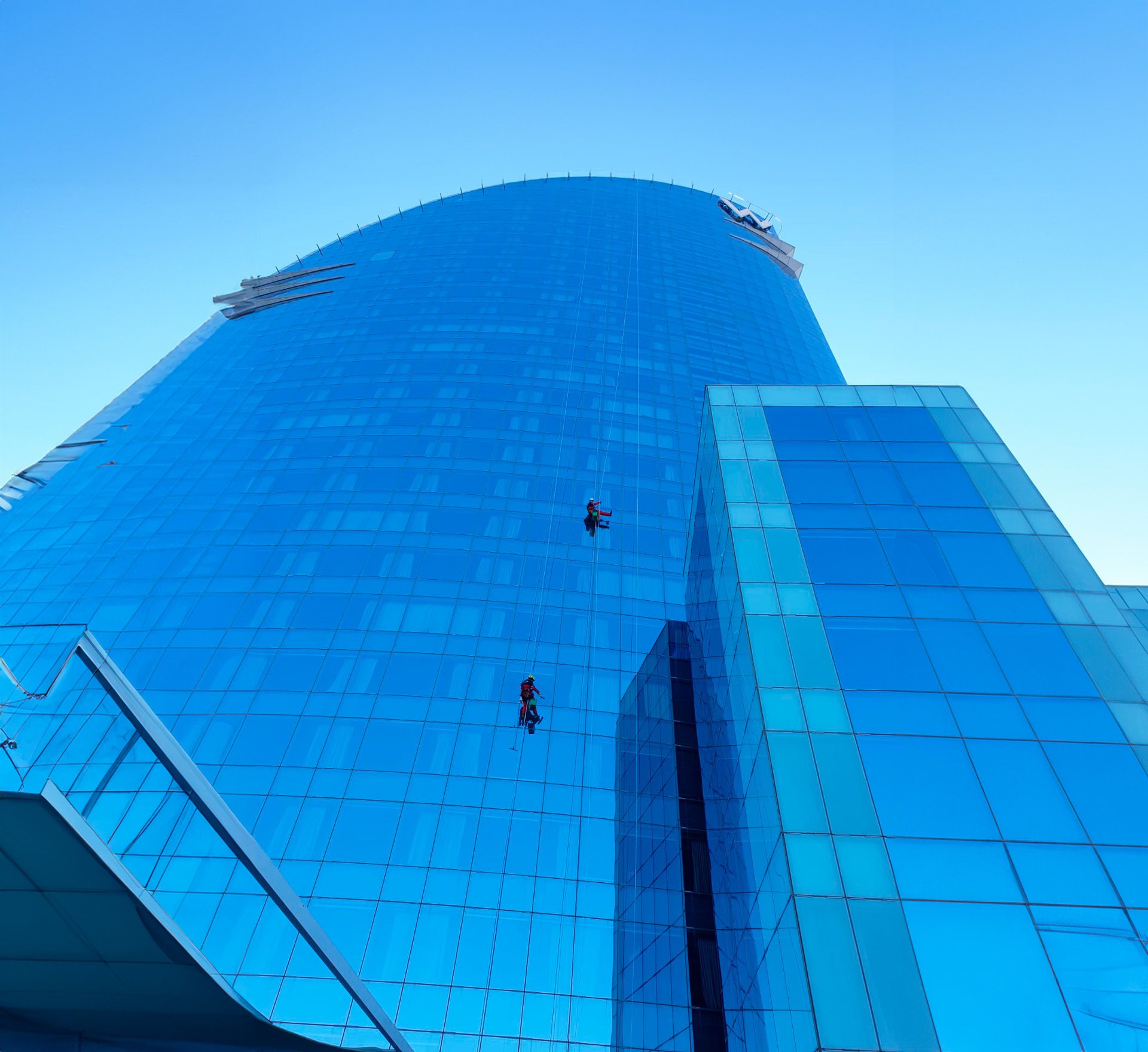 gray computer monitor