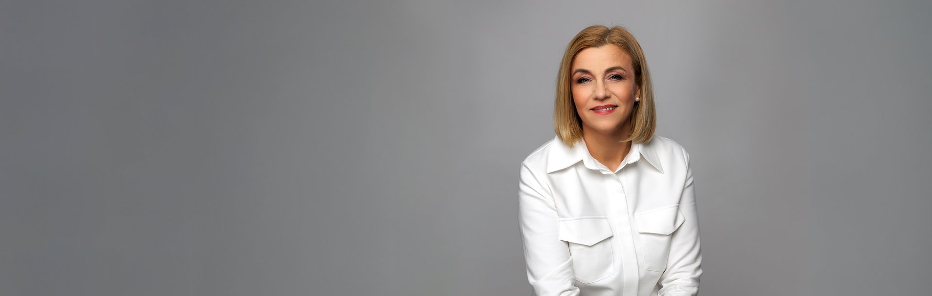 a woman in grey background