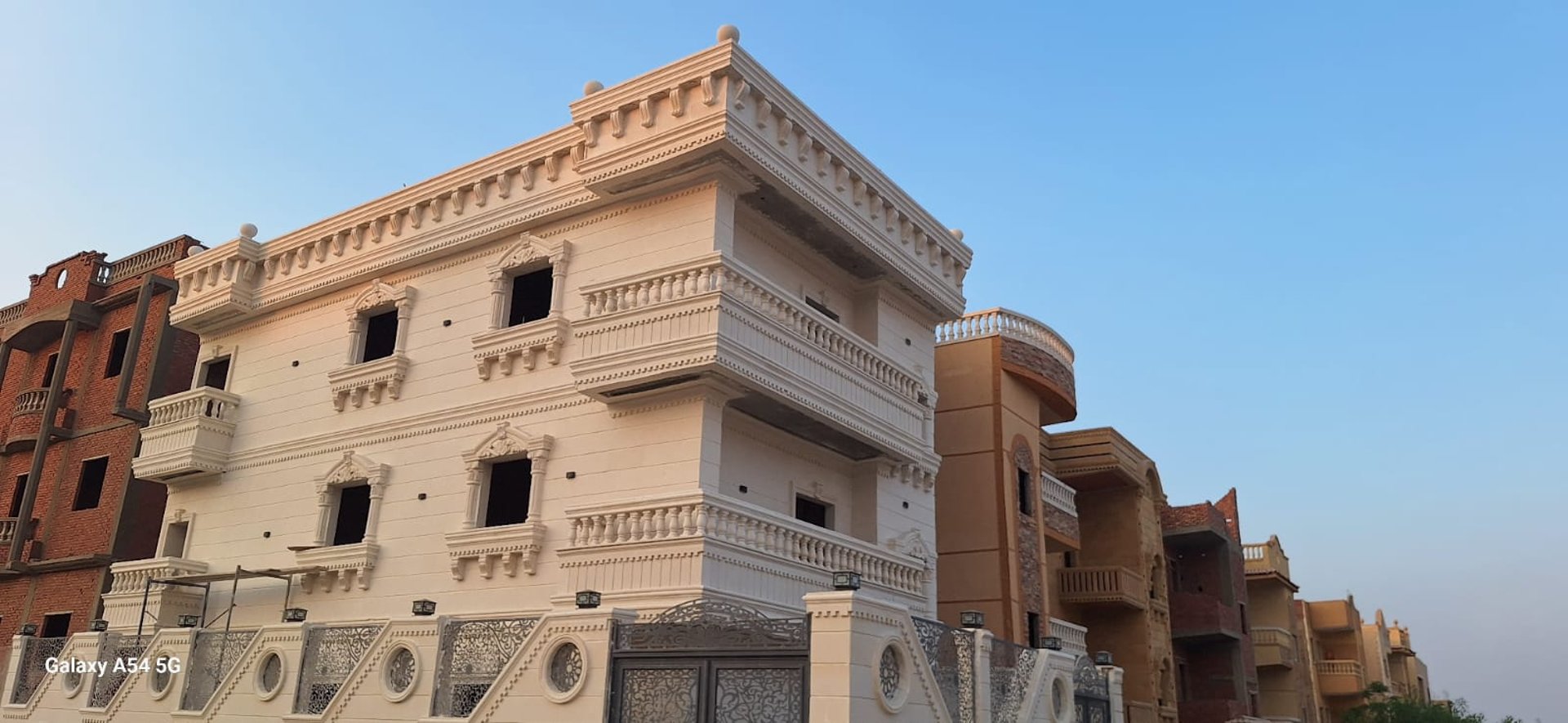 اسوار حجر دبش