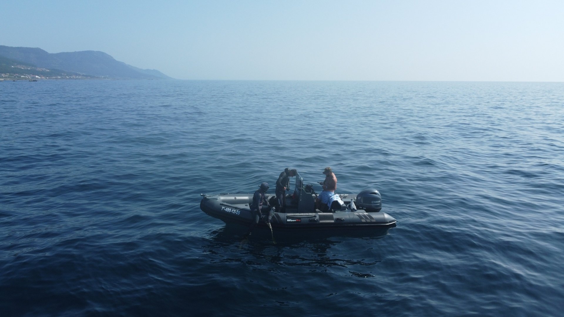 black and white bed linen