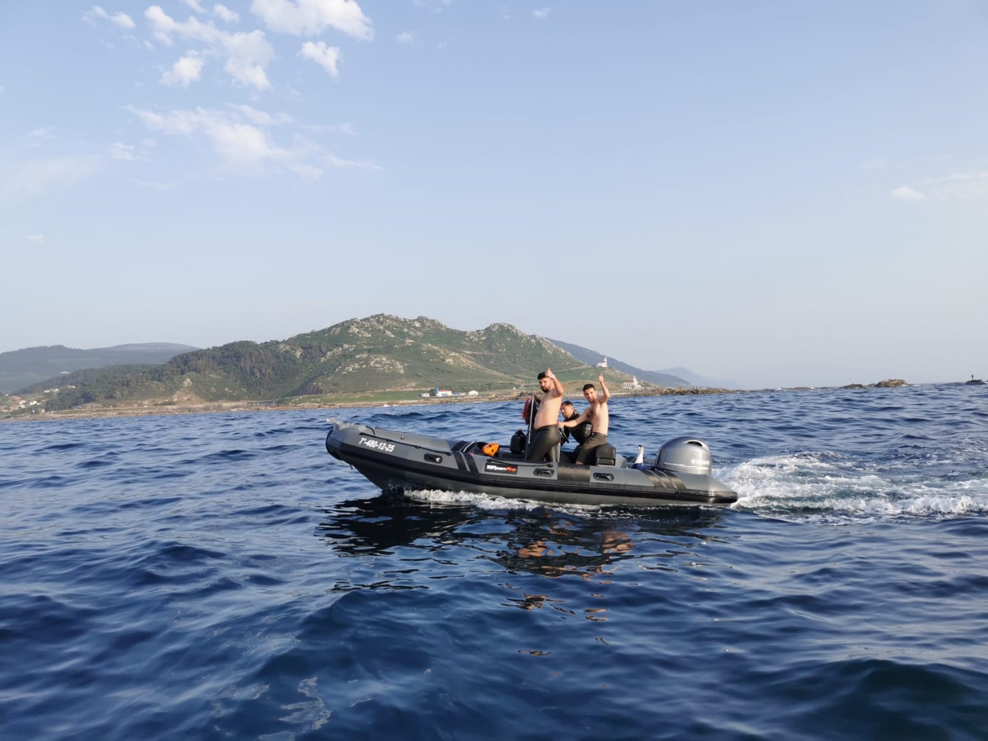 gray computer monitor