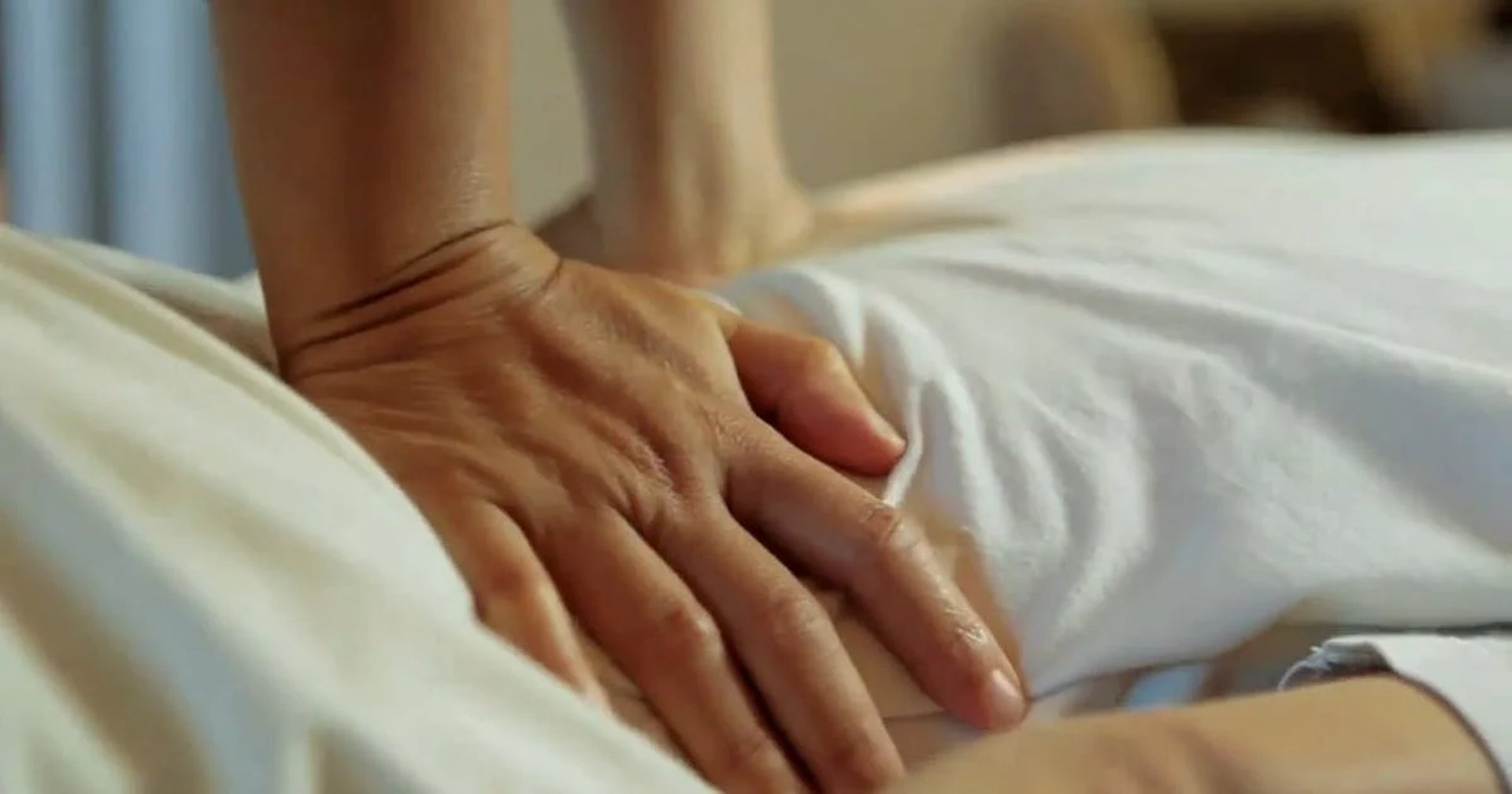 gray computer monitor