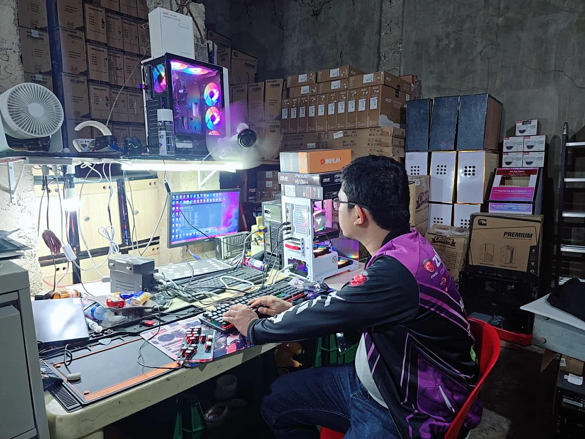 black and white bed linen