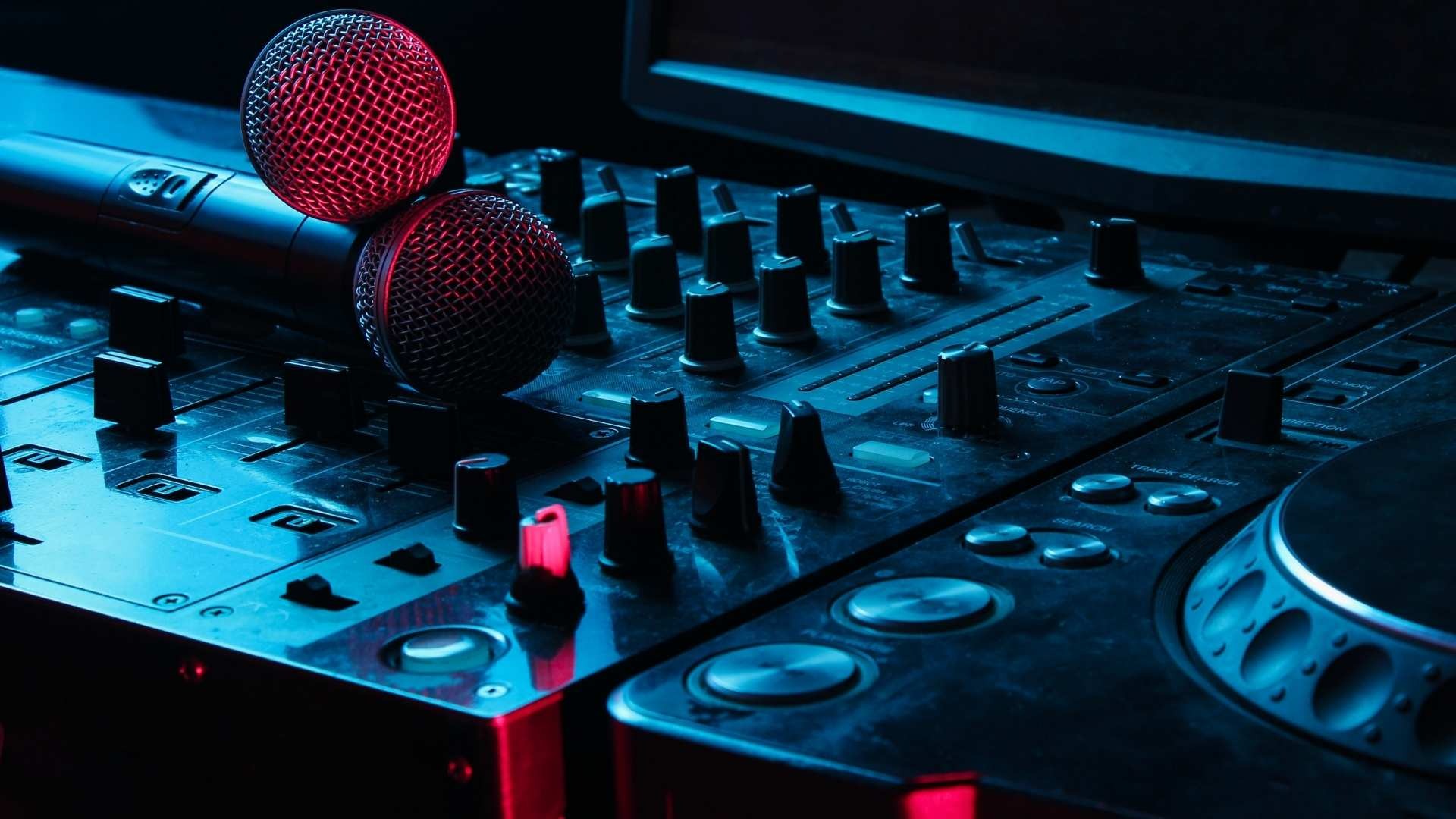 Isaac B. Cole  Music Studio Header Image