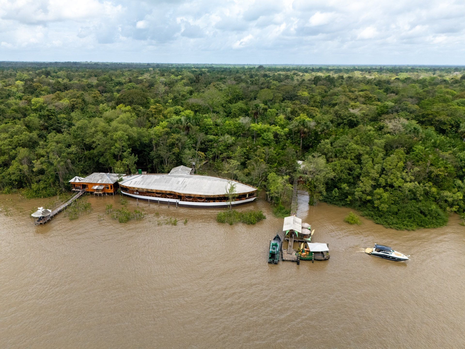 black and white bed linen