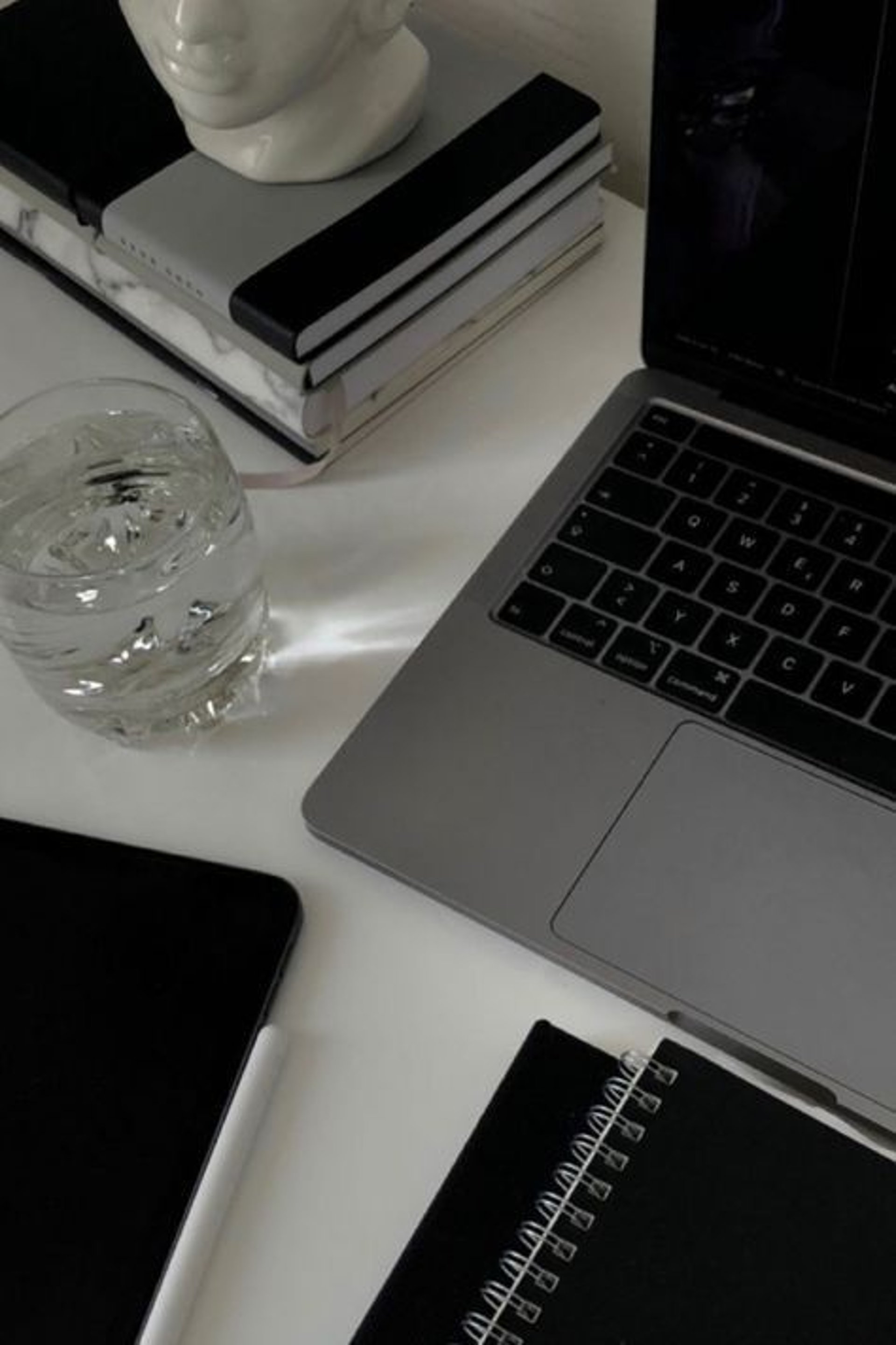 gray computer monitor