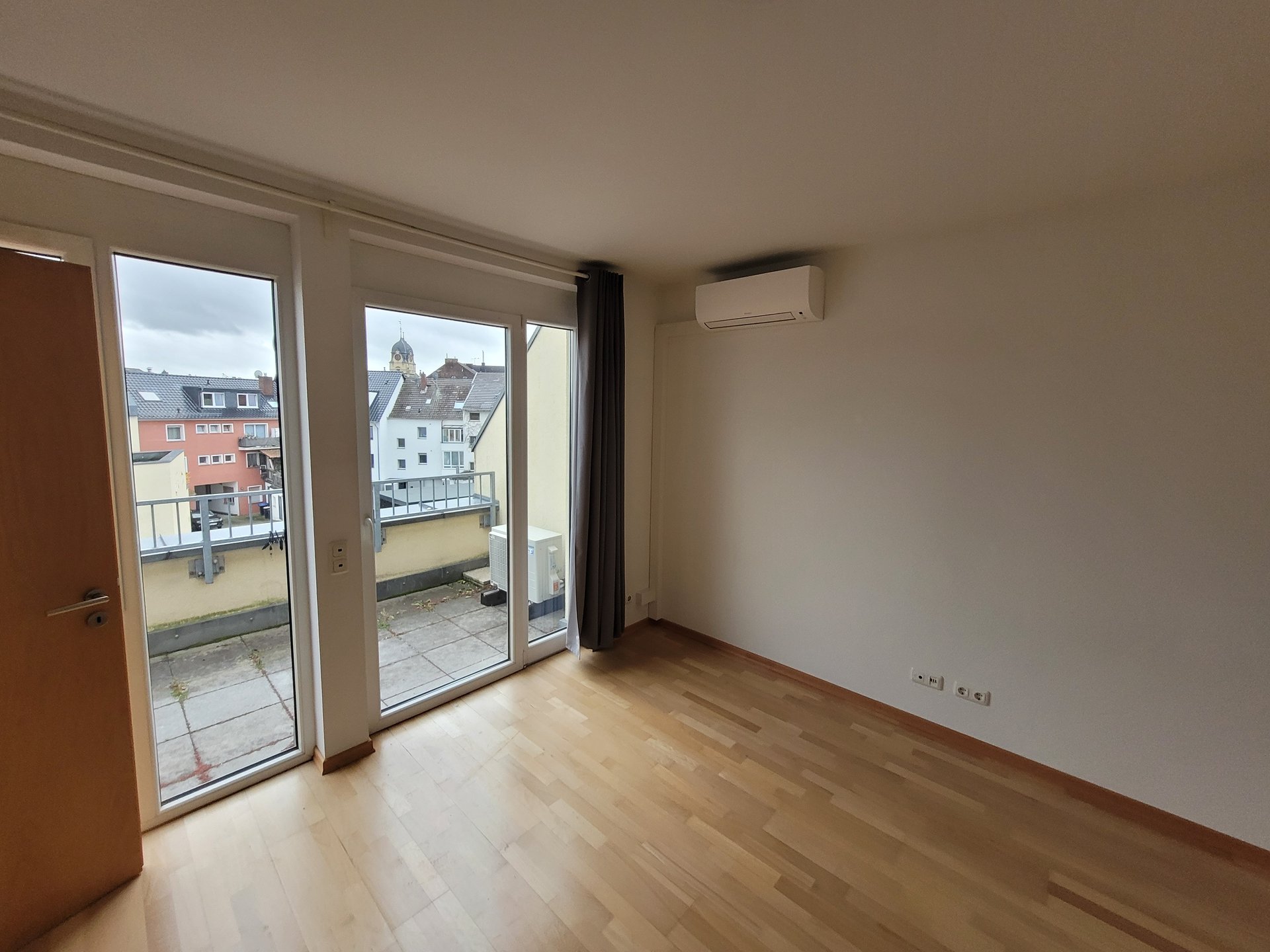 black and white bed linen