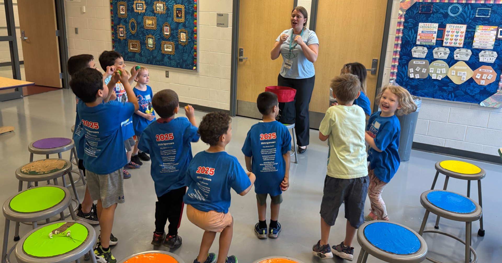 gray computer monitor