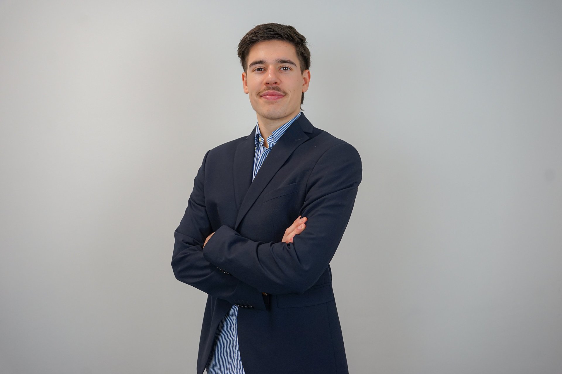 gray computer monitor