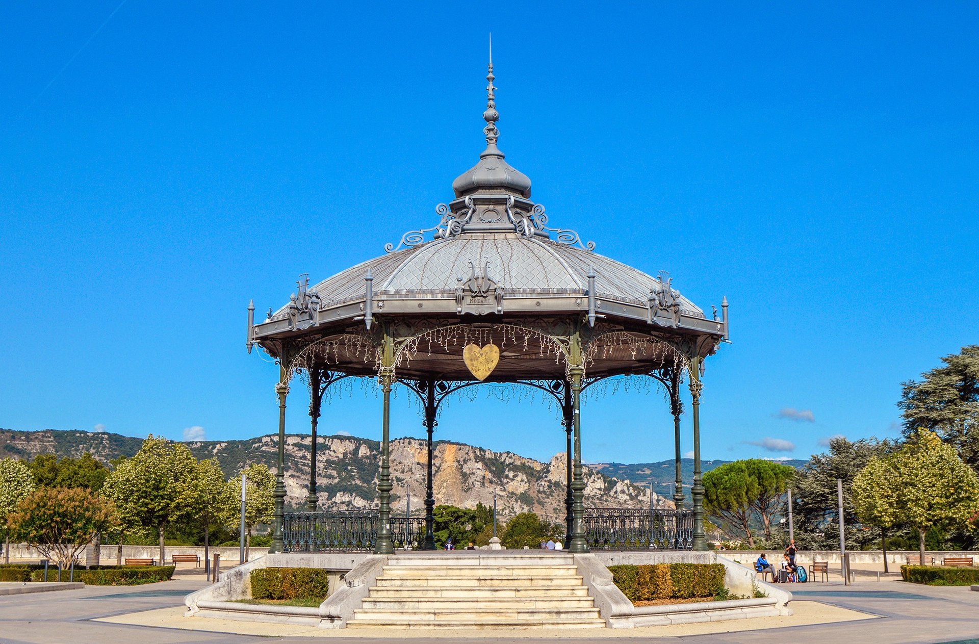 black and brown leather padded tub sofa