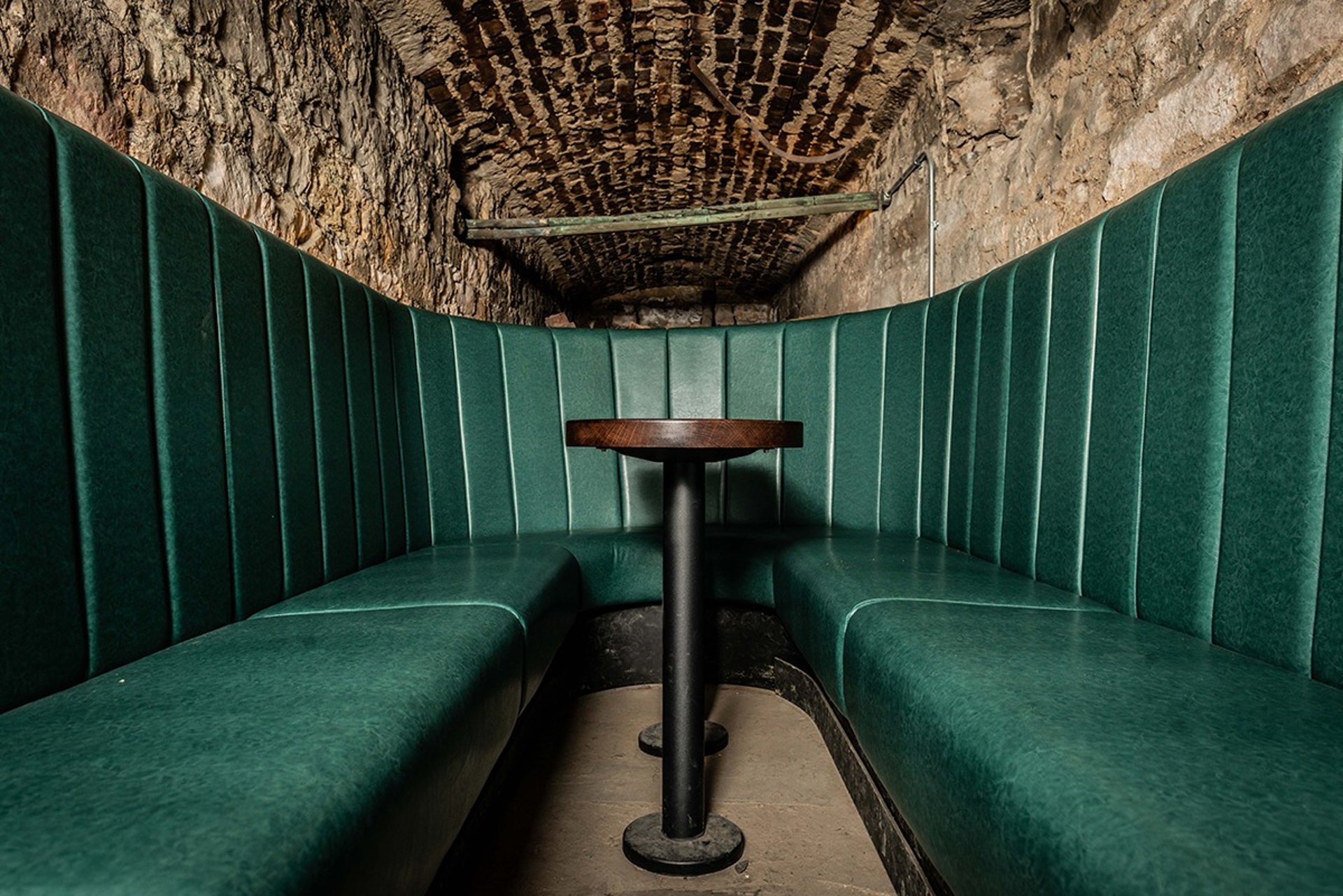 underground whisky tasting room in Edinburgh