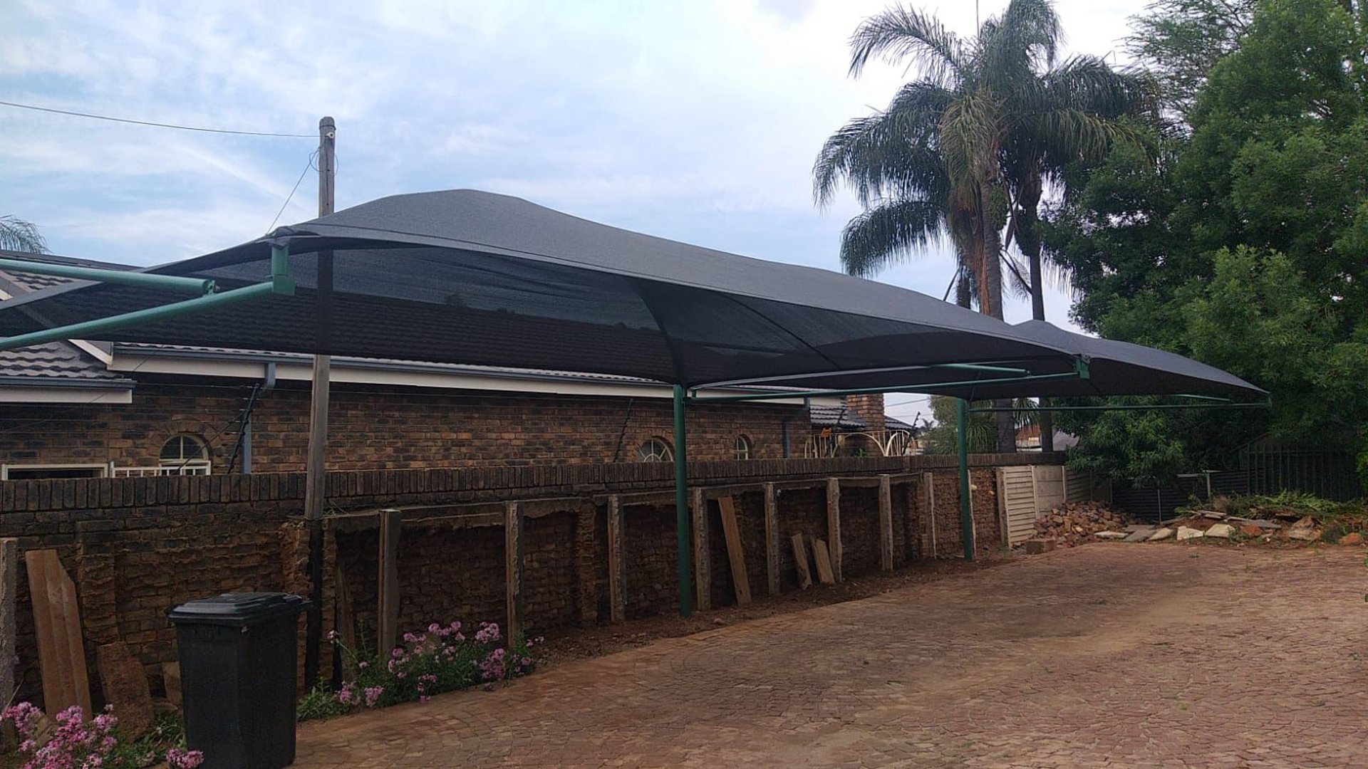 black and white bed linen