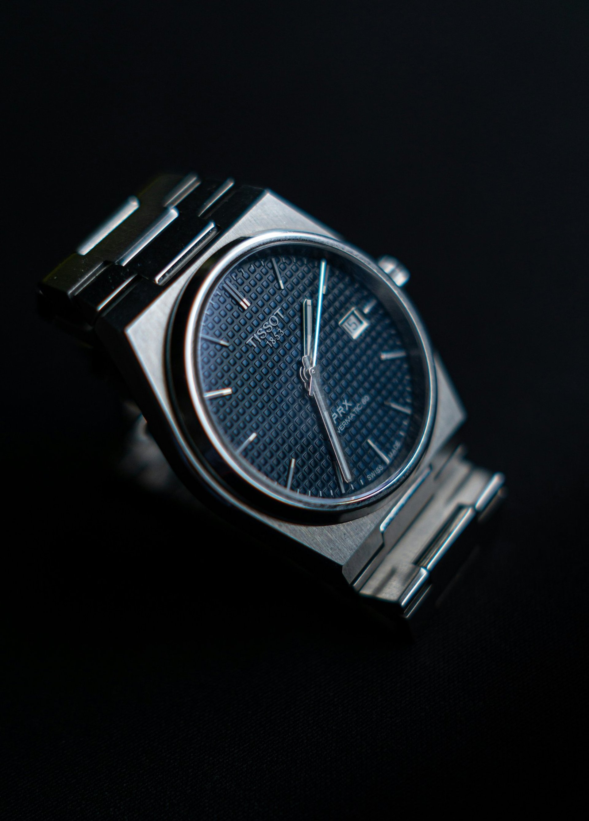 black and white bed linen