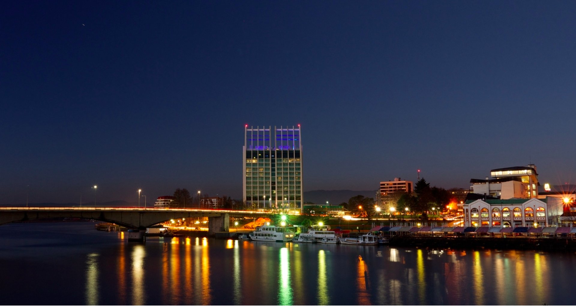 black and white bed linen