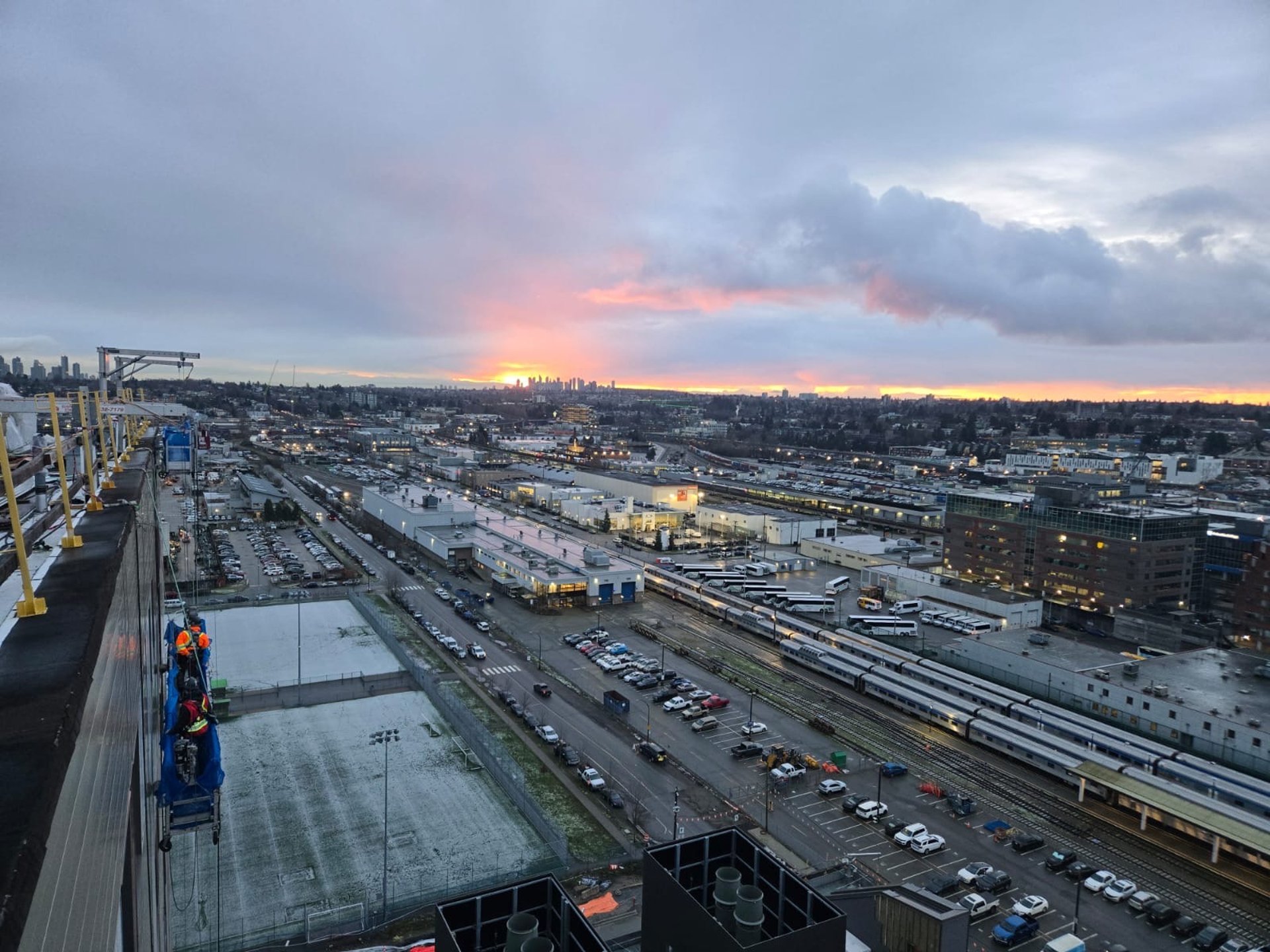 gray computer monitor