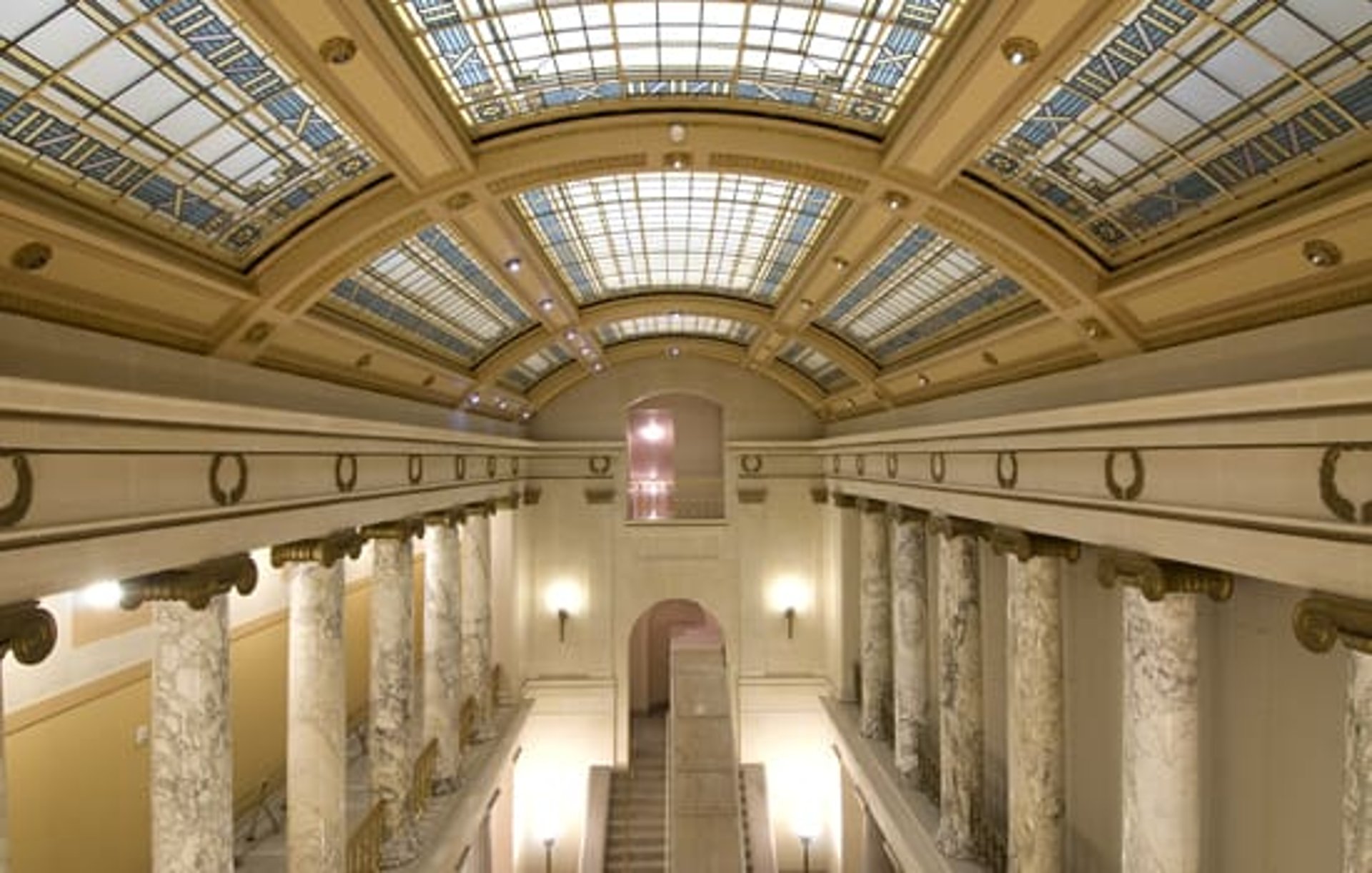 black and white bed linen