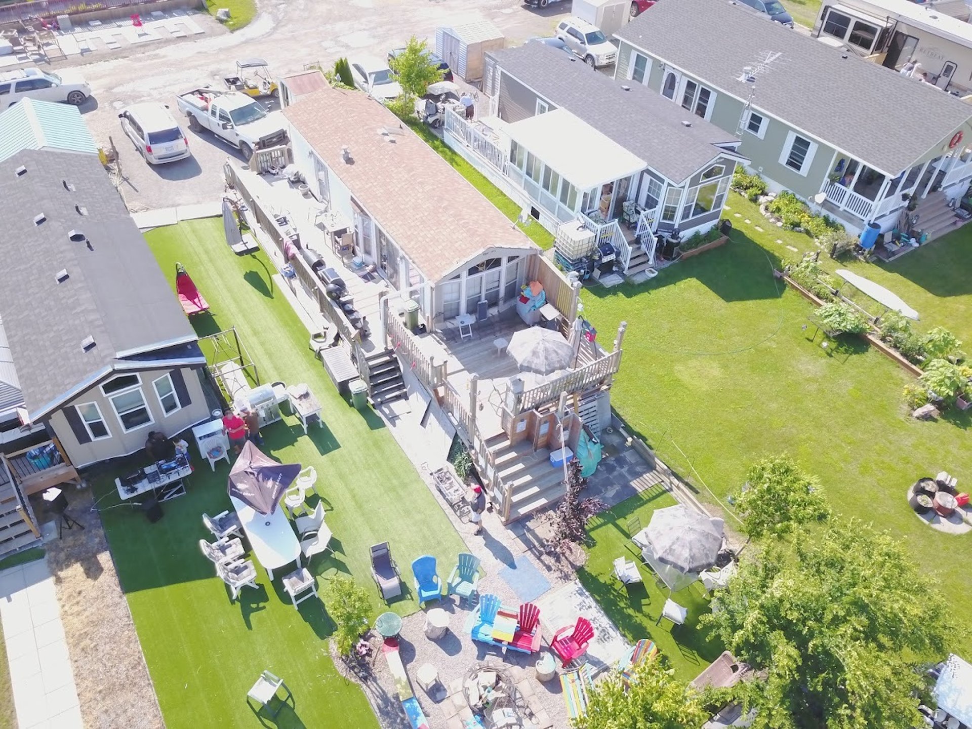 an abstract photo of a curved building with a blue sky in the background