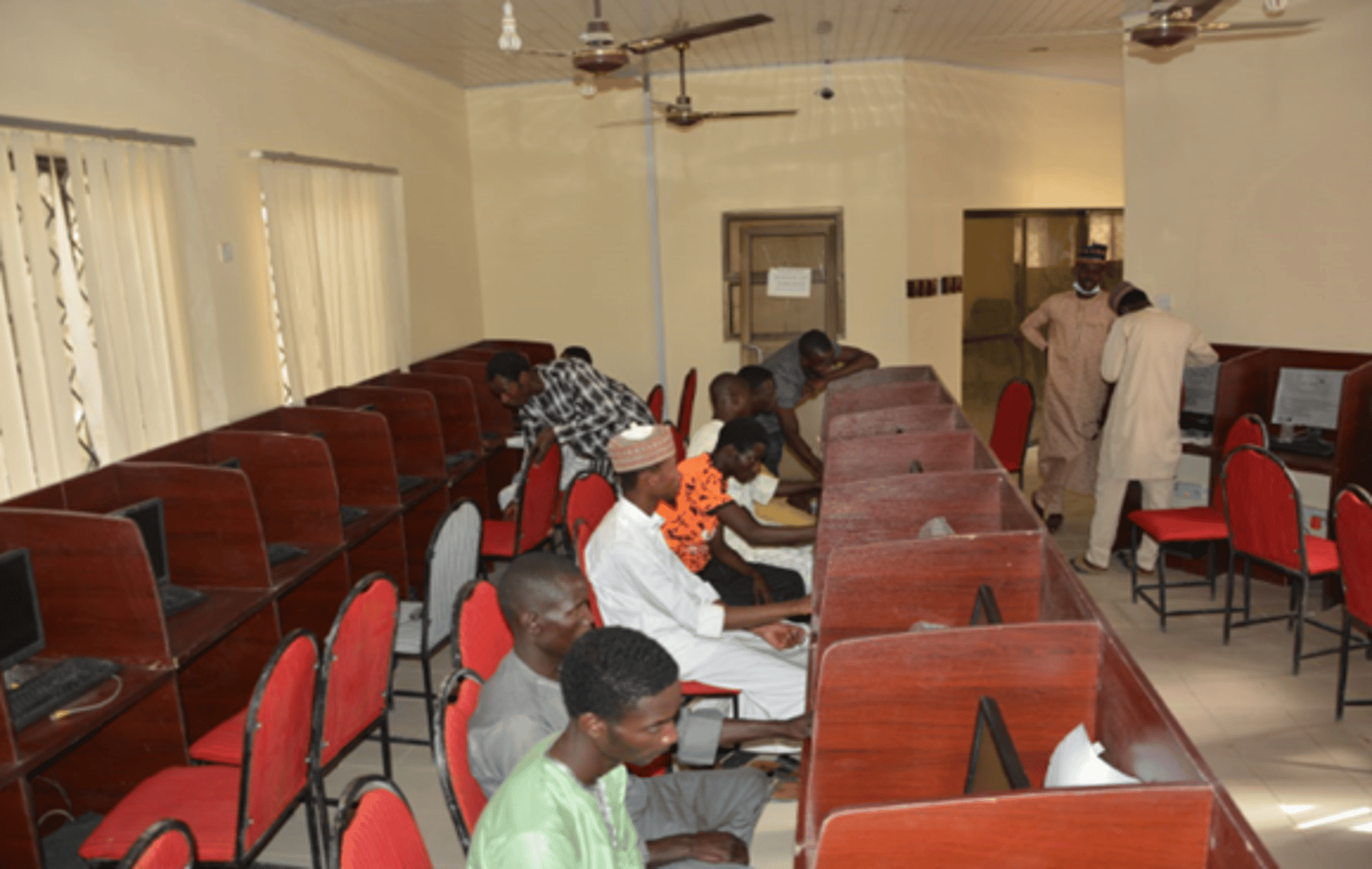 gray computer monitor