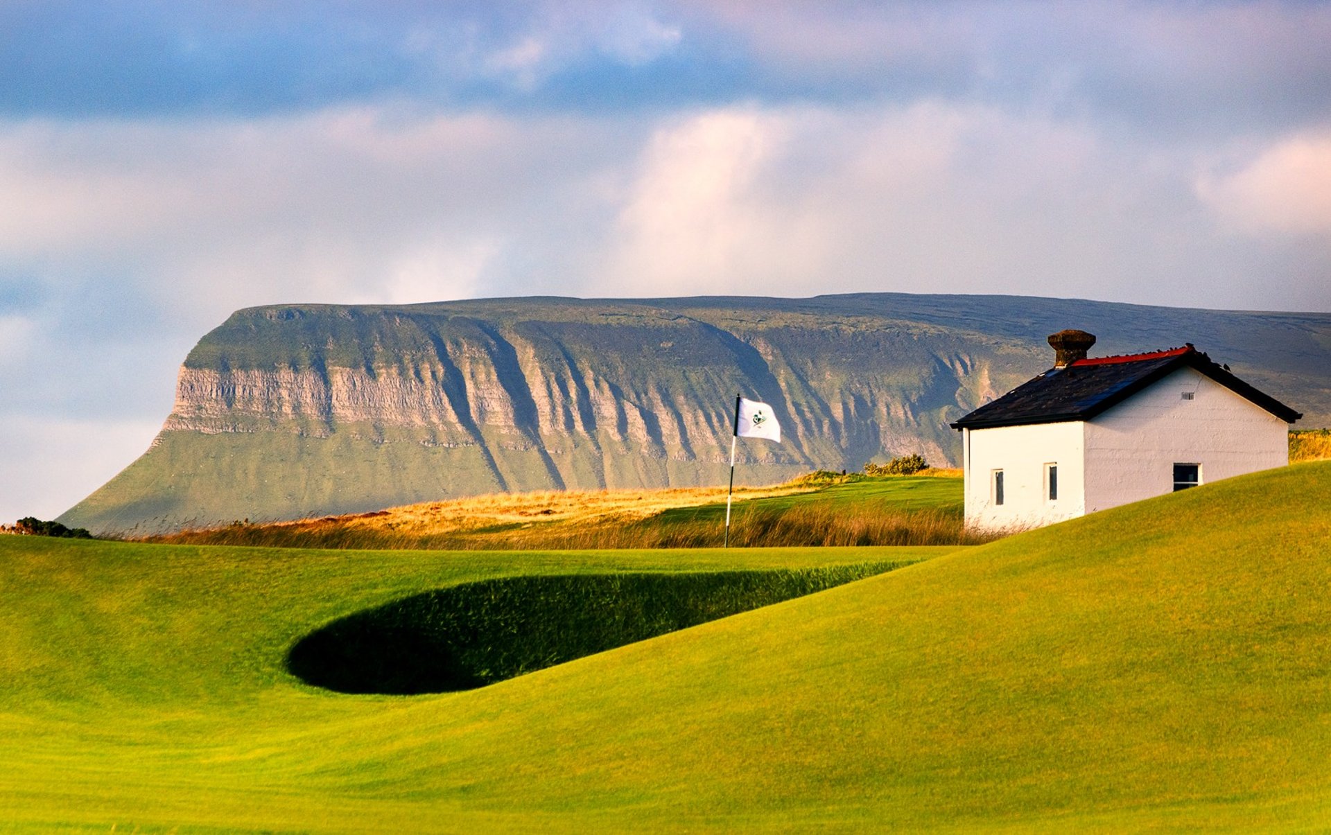 gray computer monitor