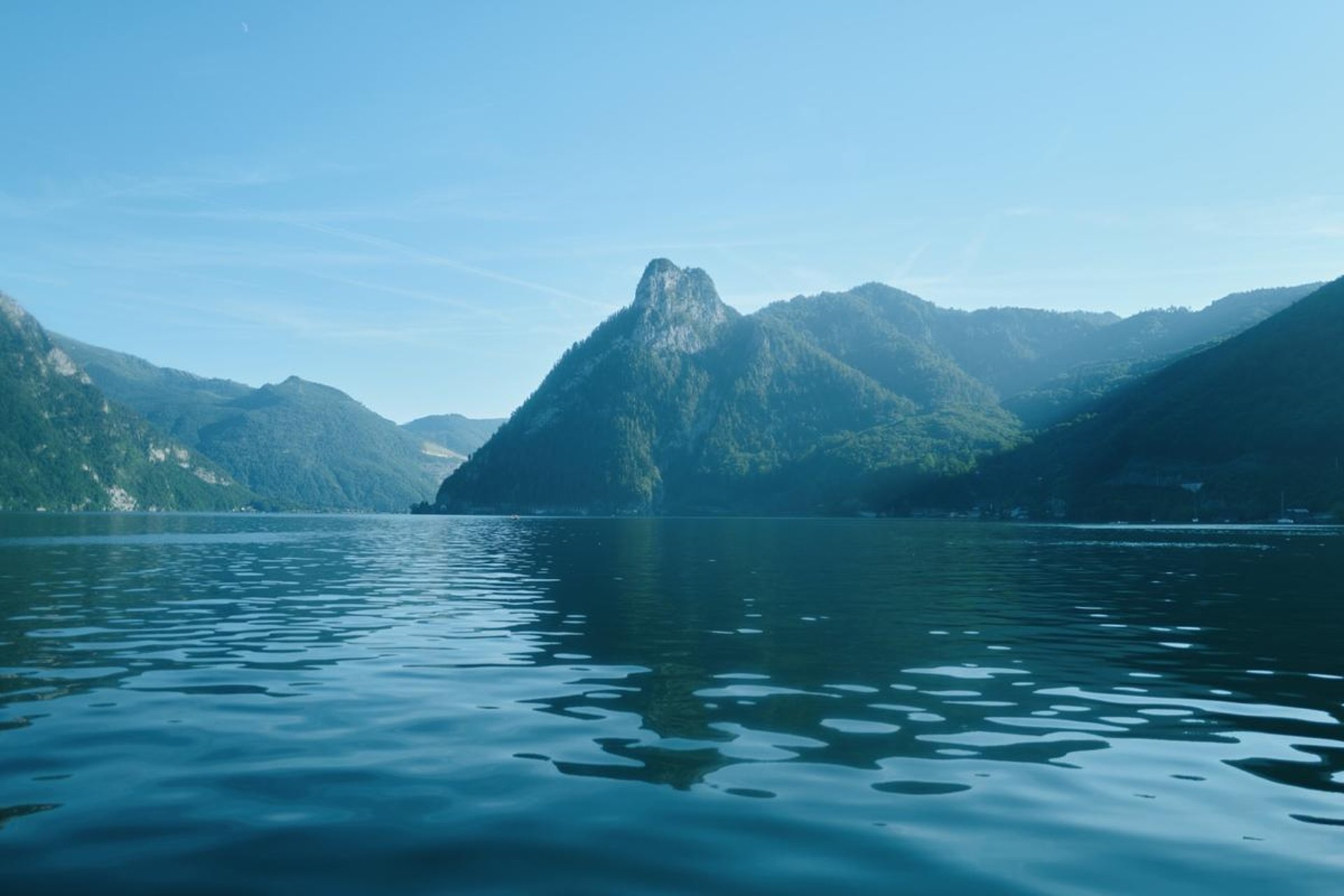 gray computer monitor