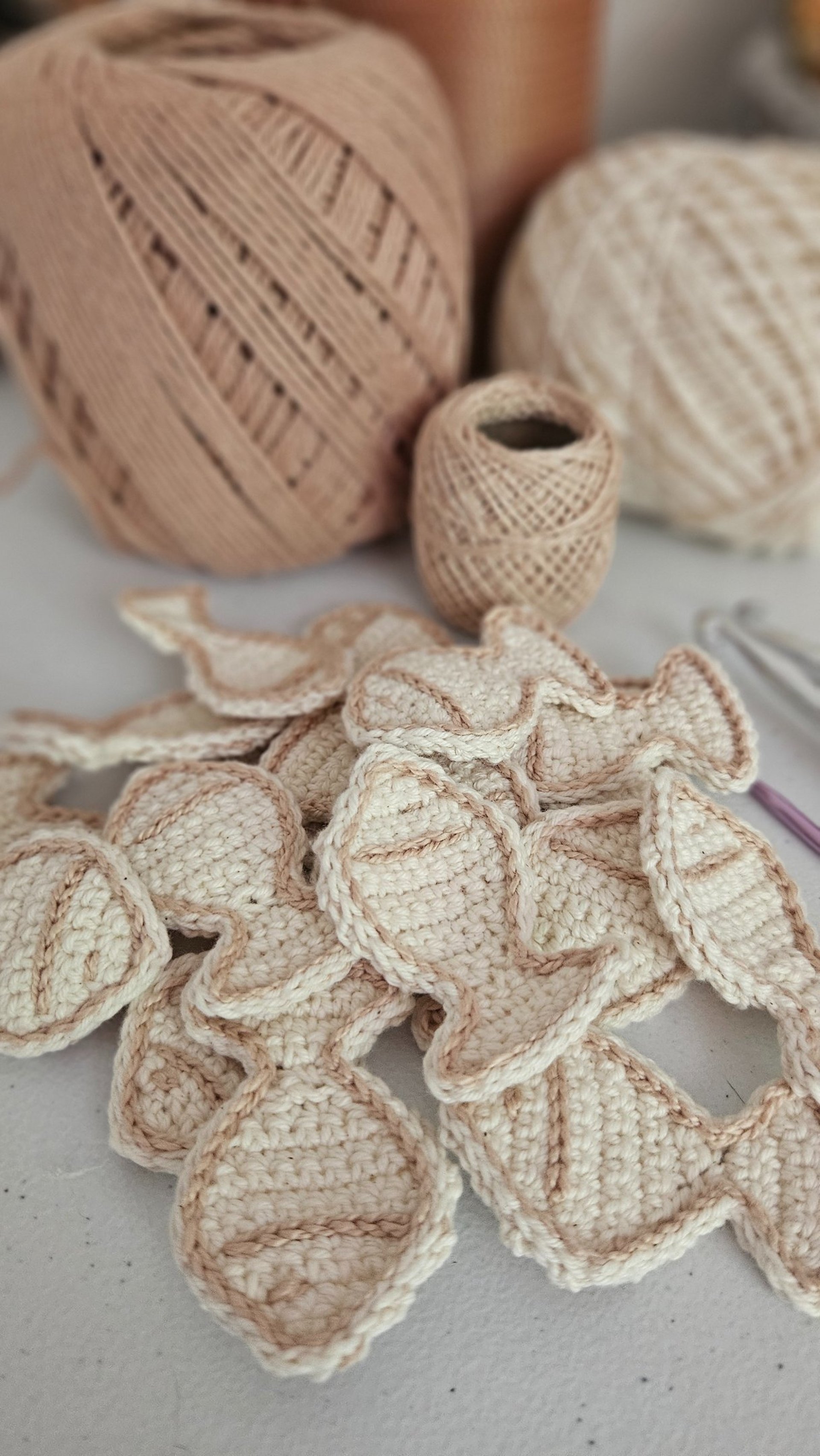 gray computer monitor