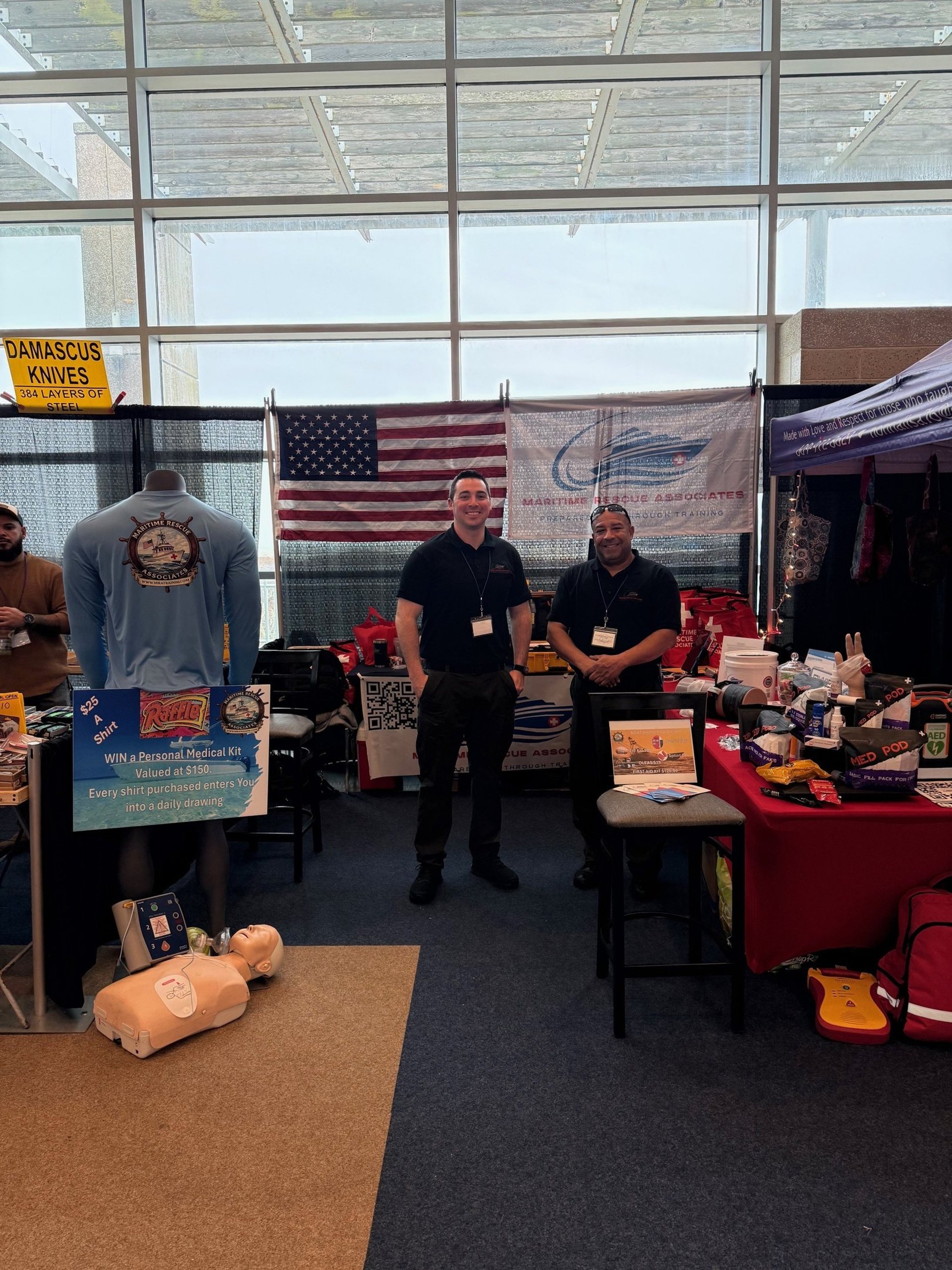 gray computer monitor