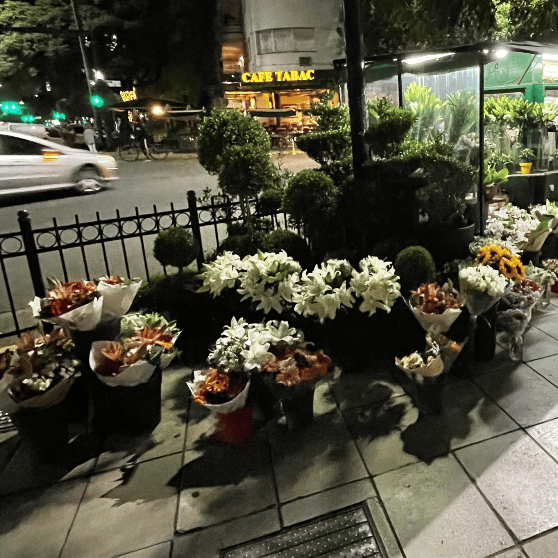 black and white bed linen