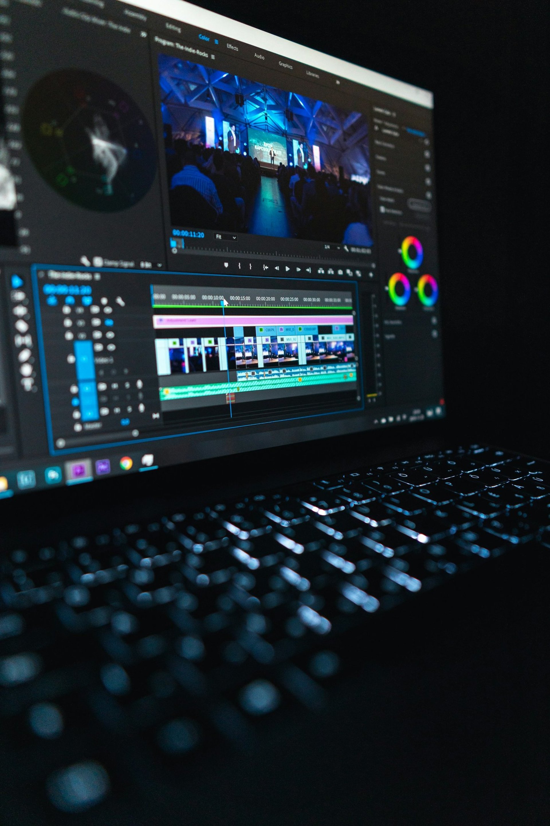 gray computer monitor