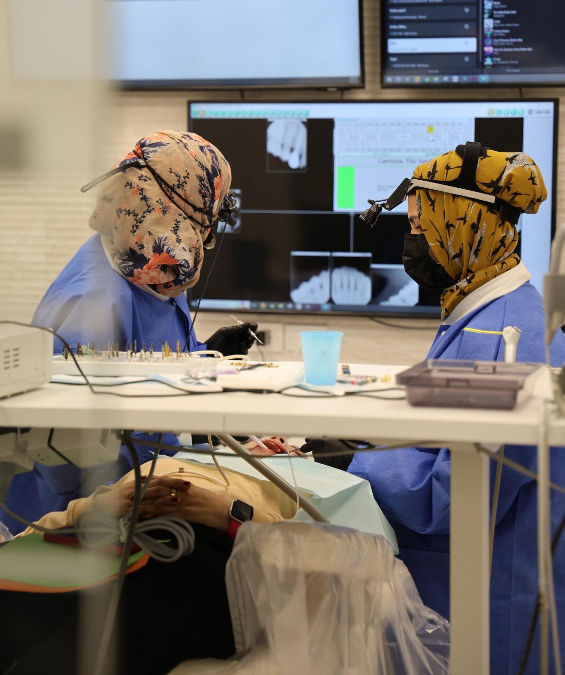 black and white bed linen