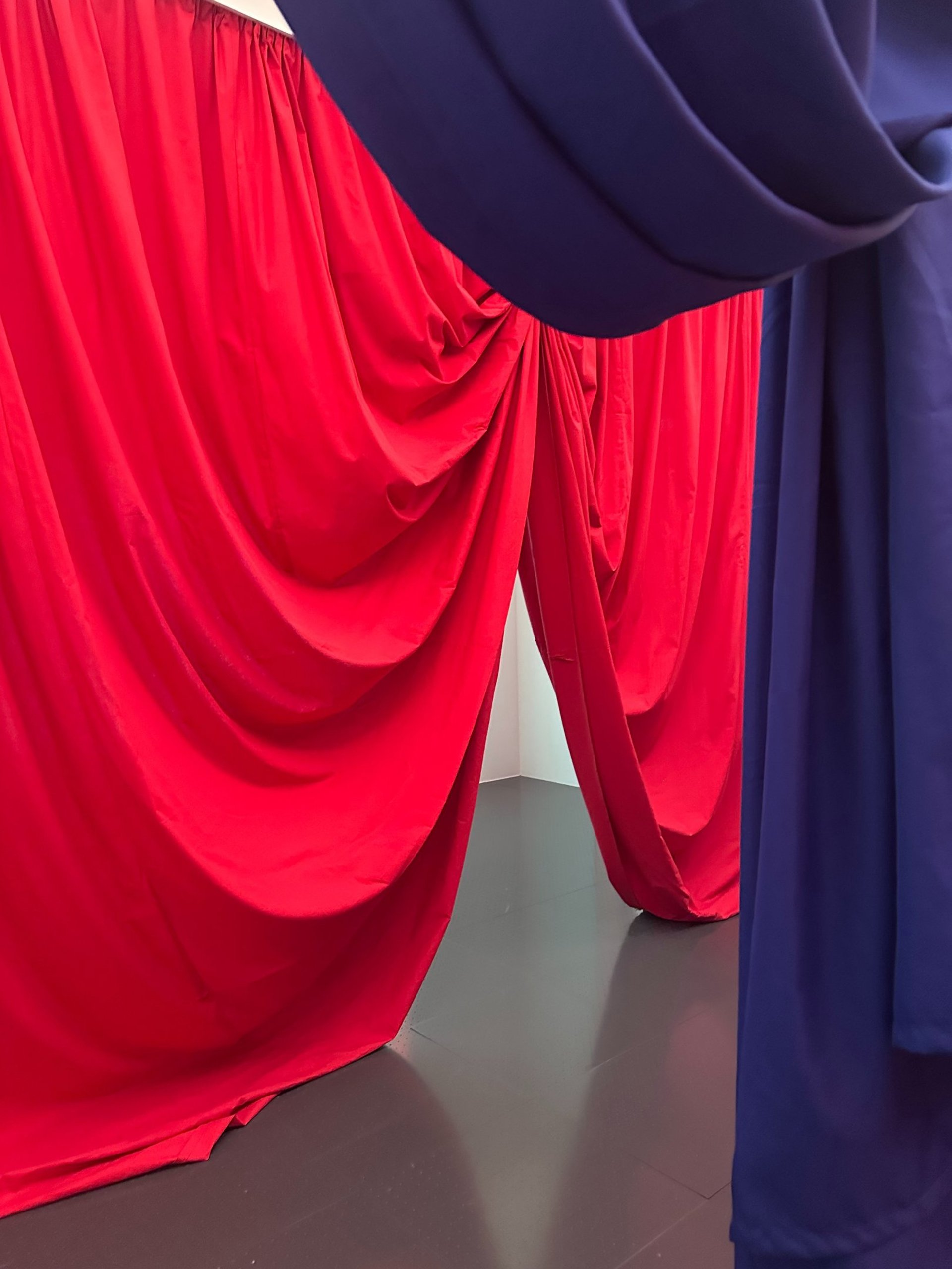 black and white bed linen