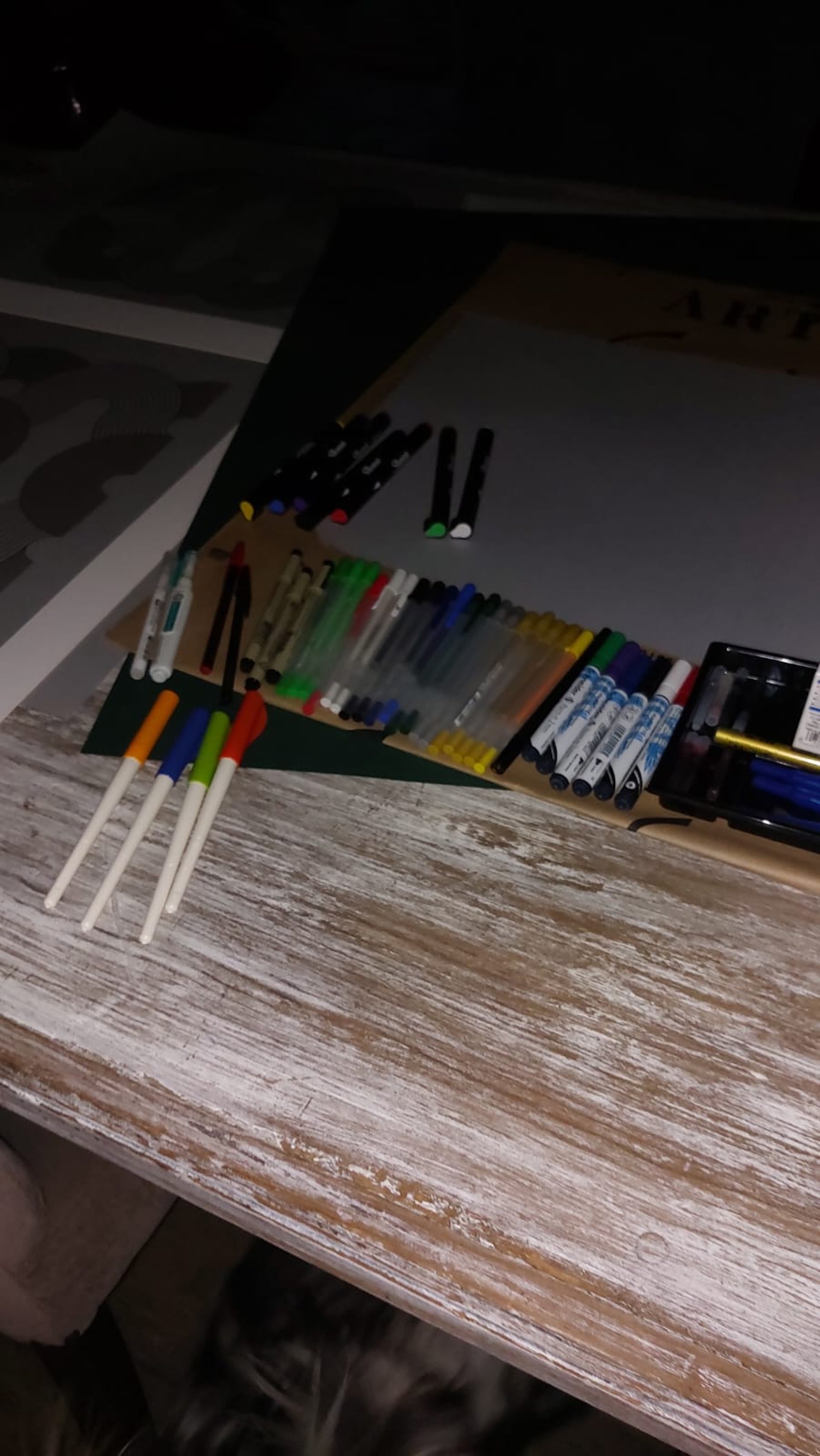 gray computer monitor