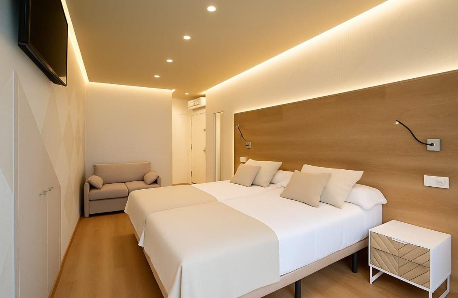 black and white bed linen