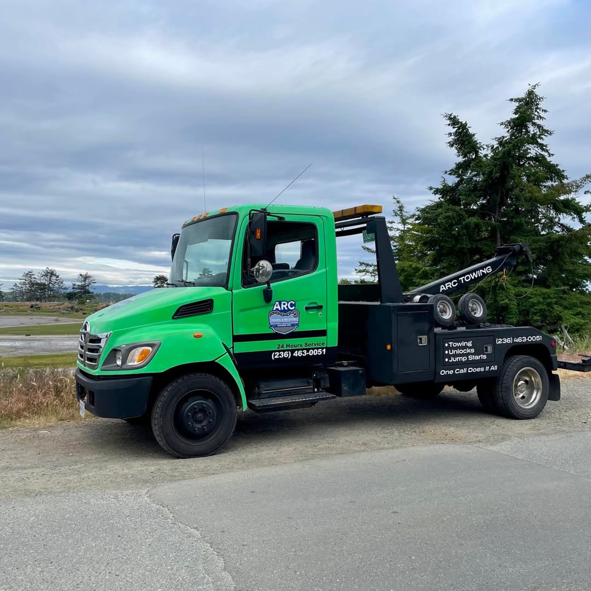 black and brown leather padded tub sofa