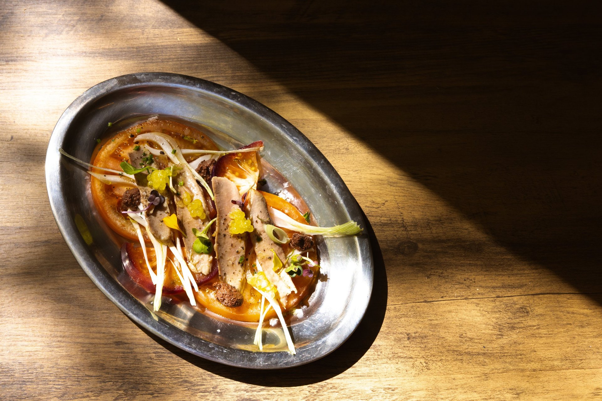 gray computer monitor