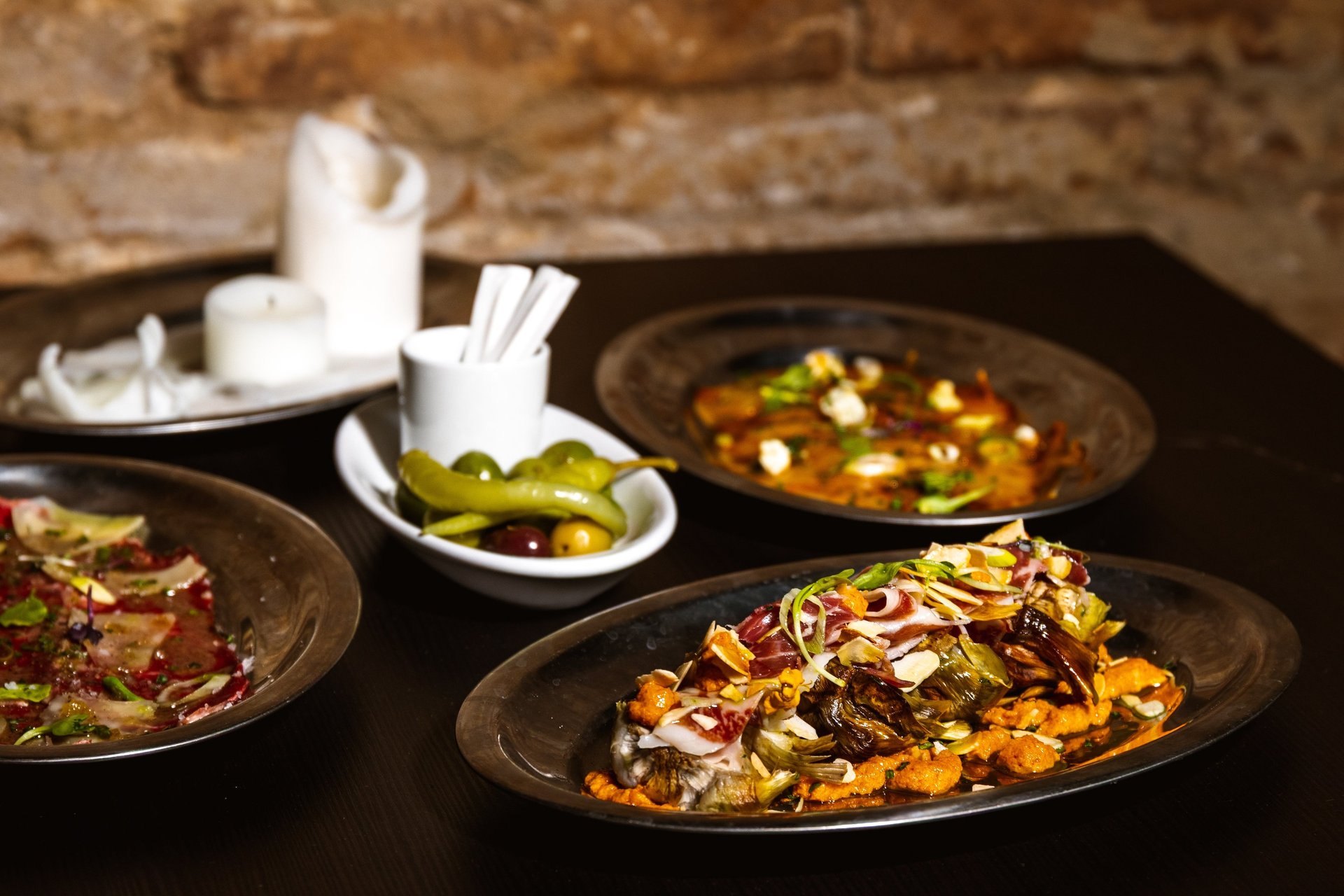 black and white bed linen