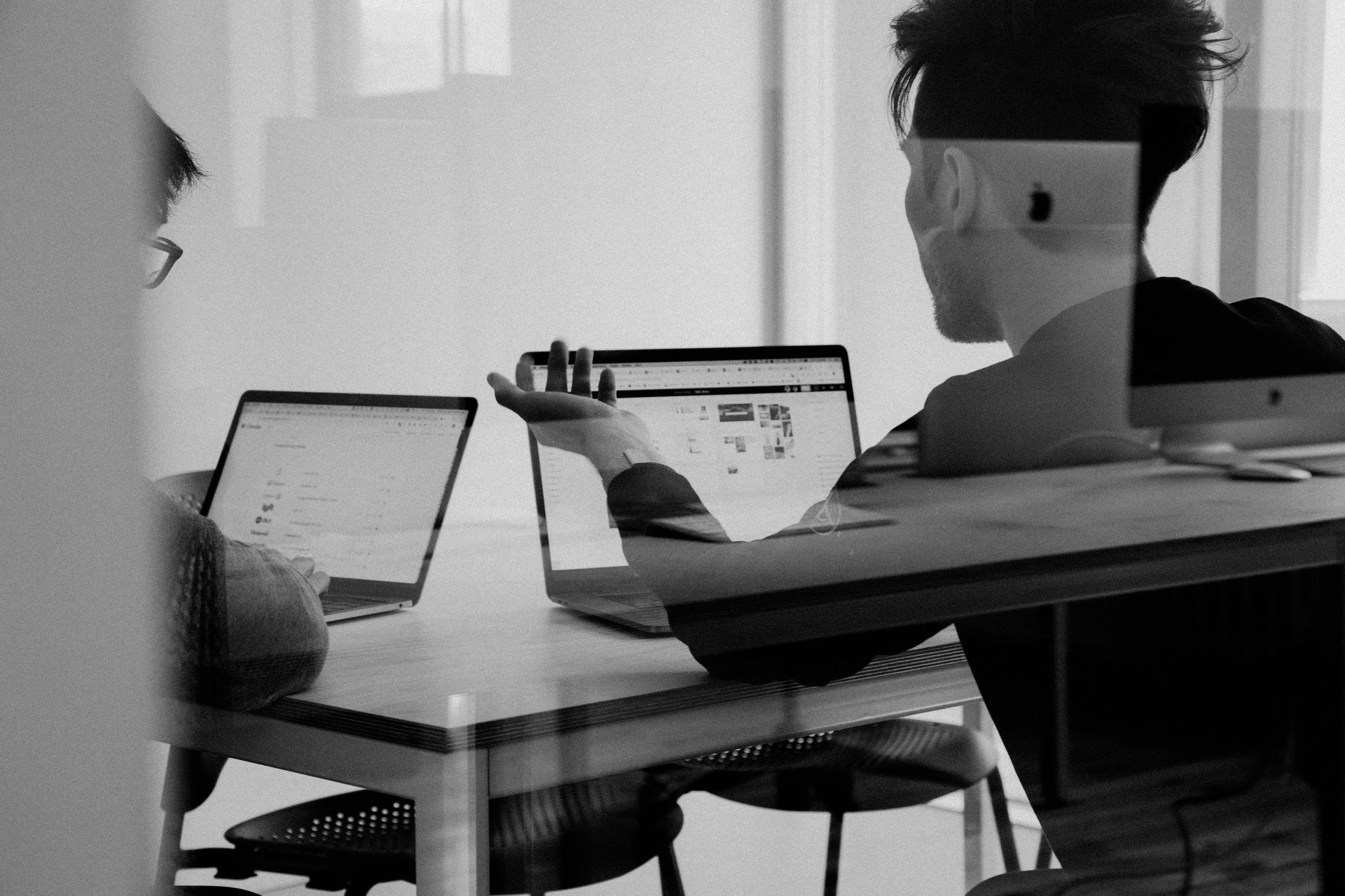 gray computer monitor
