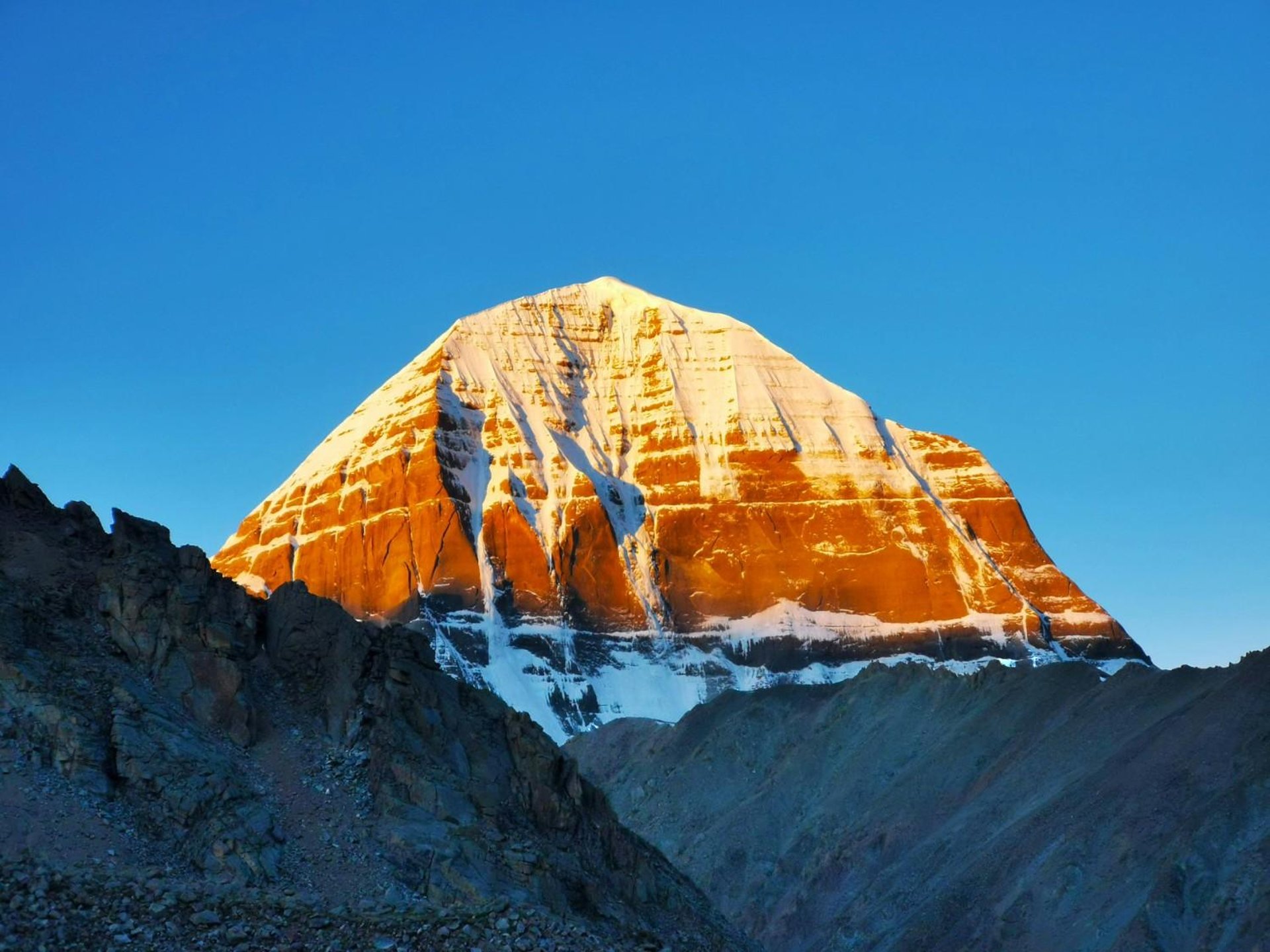 a snow covered mountain with a sky background