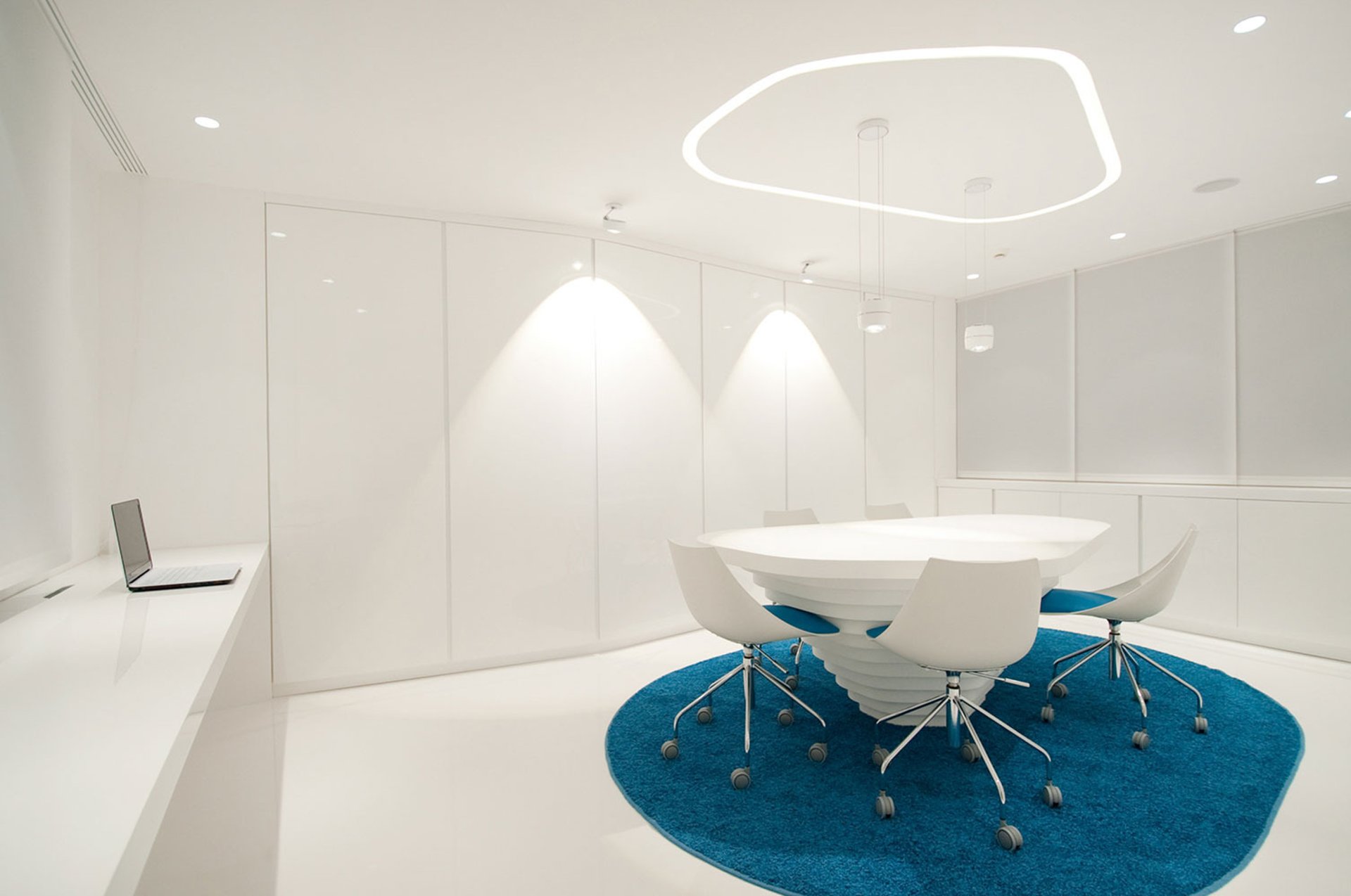 EMBRYO CLINIC SOLID SURFACES BY MALVI