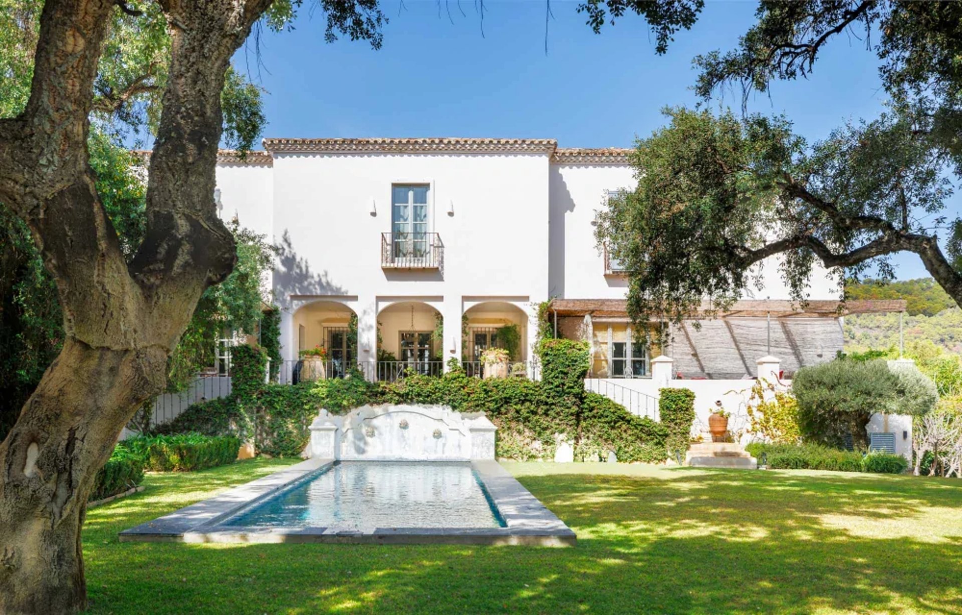 Finca Santa Katerina facade with old oak trees and gardens