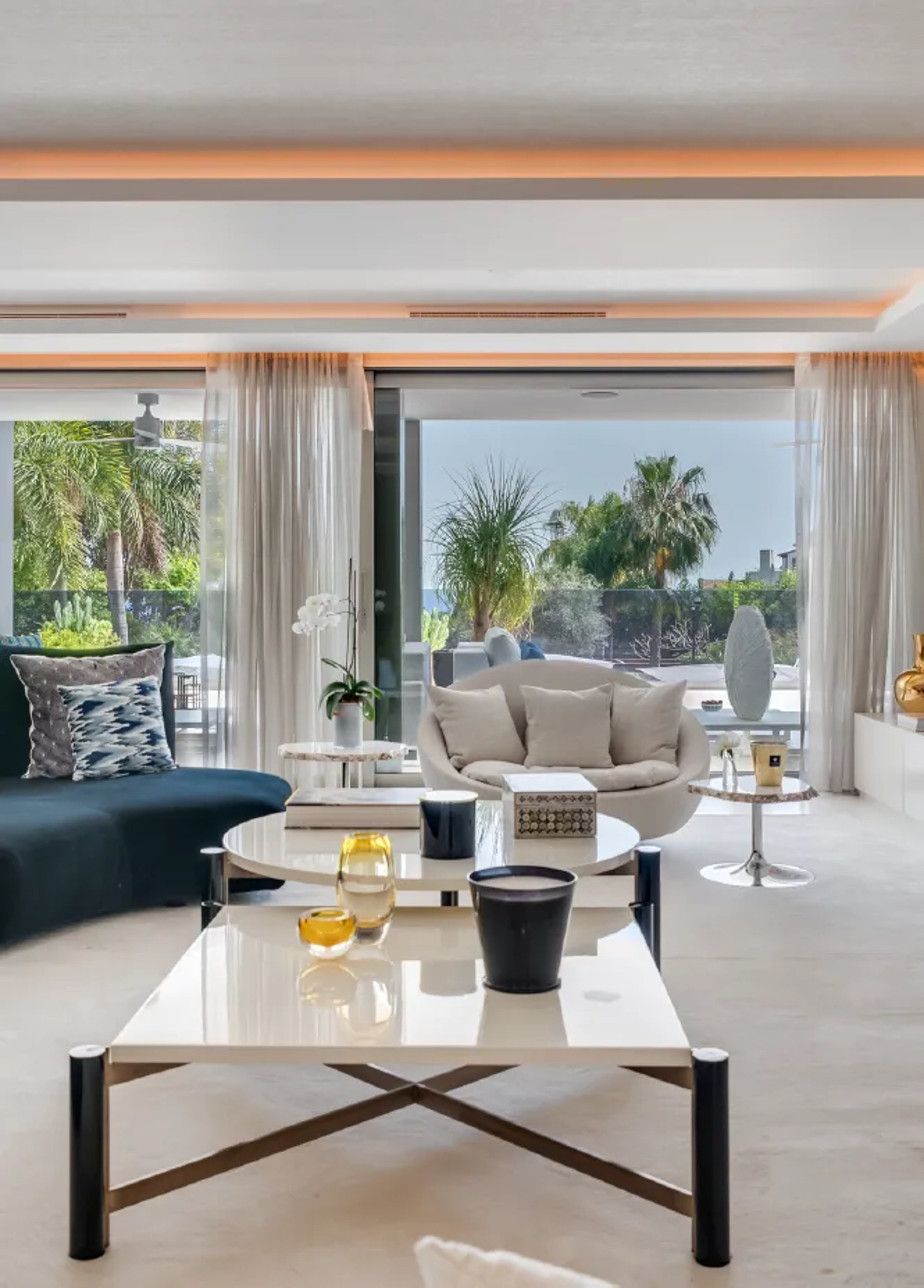 Villa Serenity living room with garden view